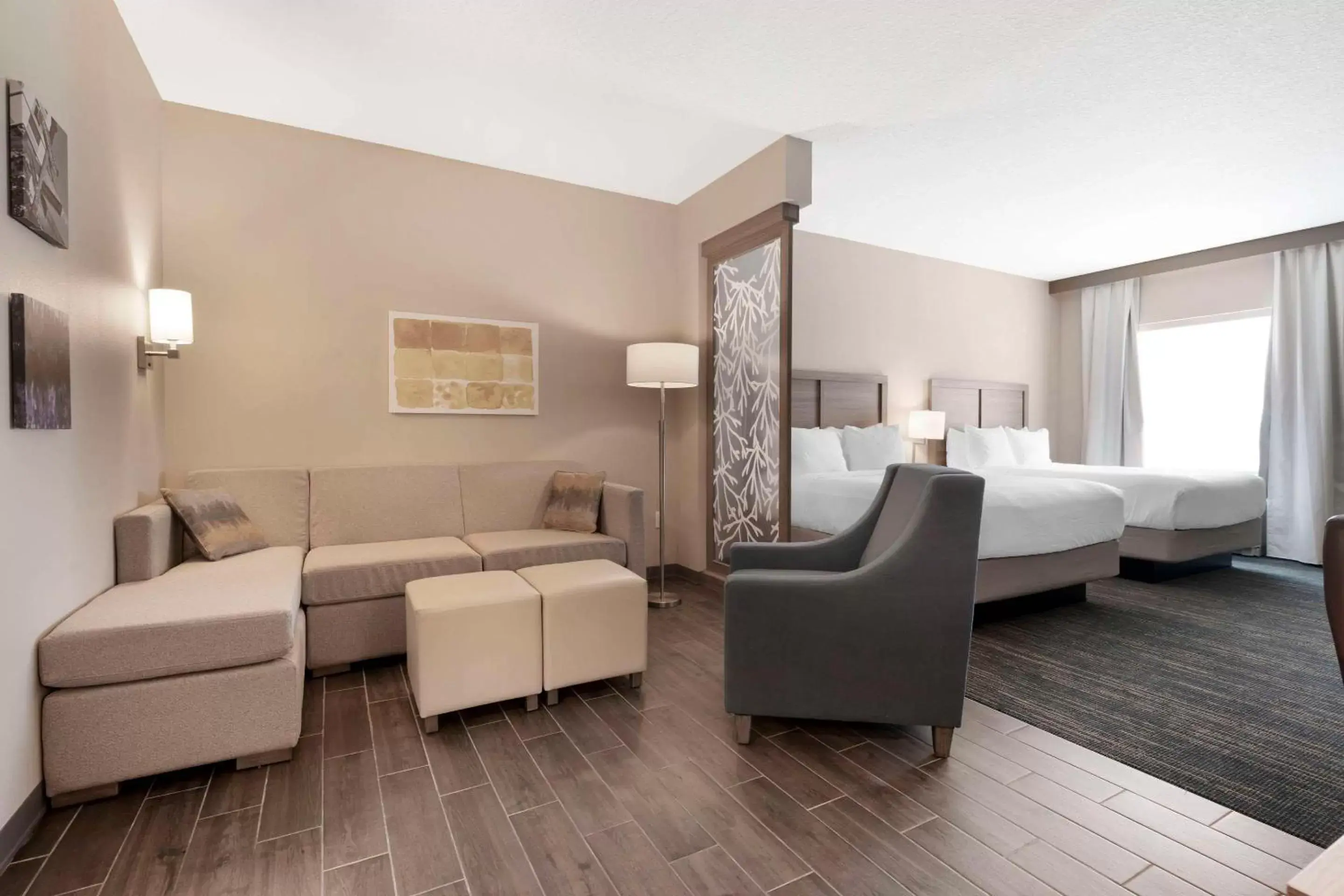 Bedroom, Seating Area in Comfort Suites Orlando Lake Buena Vista