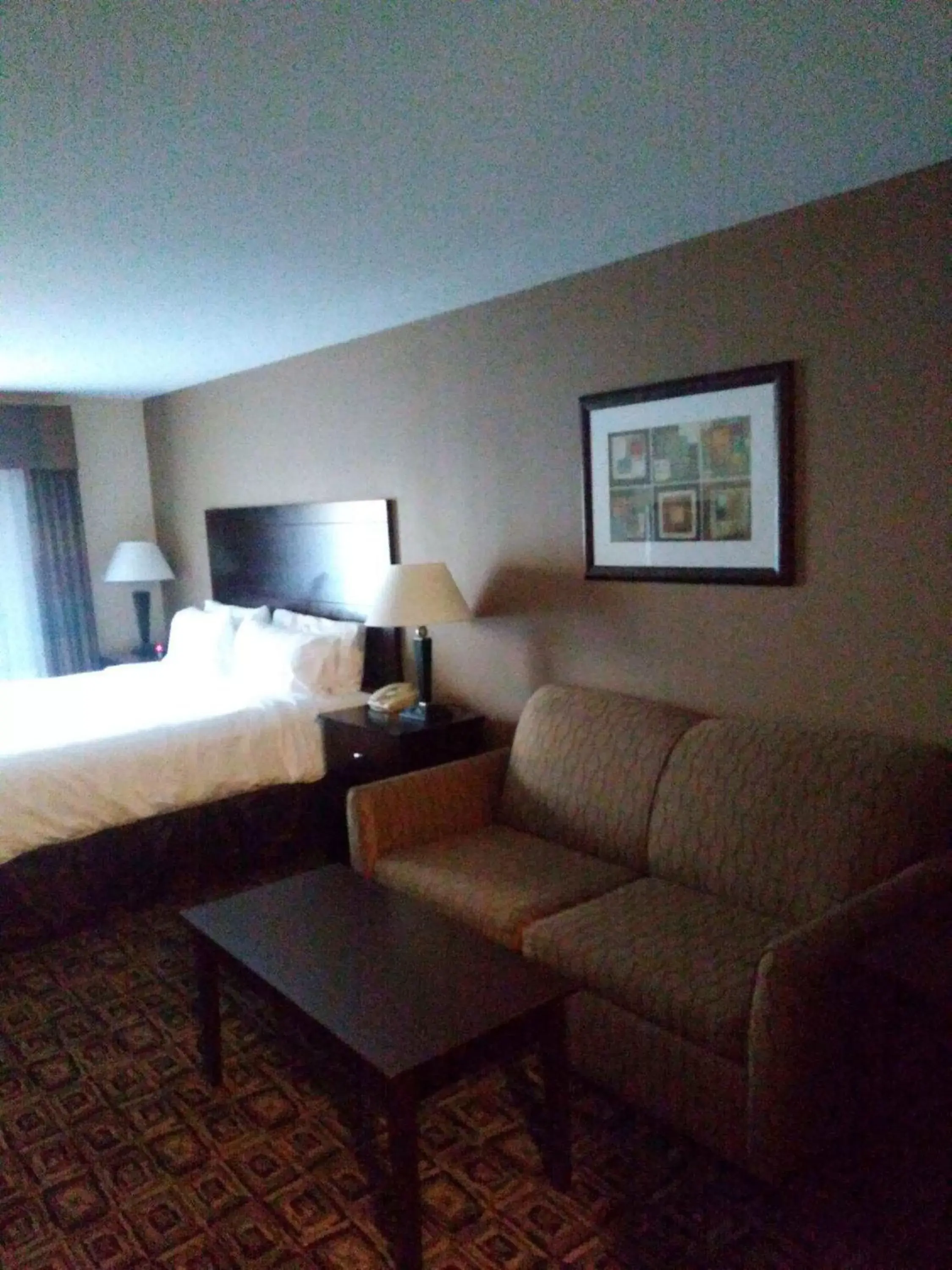 Photo of the whole room, Seating Area in Holiday Inn Express & Suites Zanesville North, an IHG Hotel