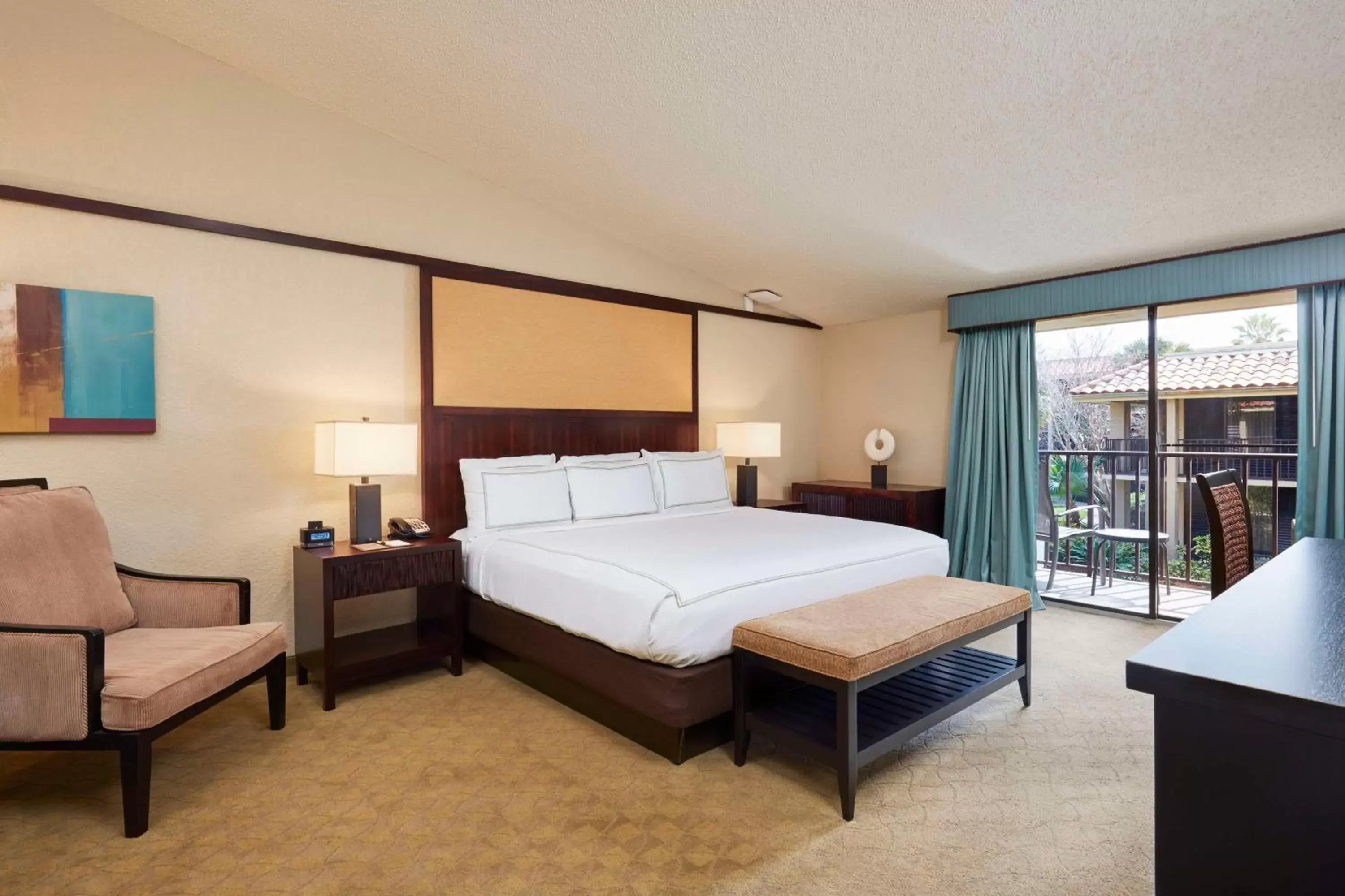 Bed in DoubleTree by Hilton Hotel Orlando at SeaWorld