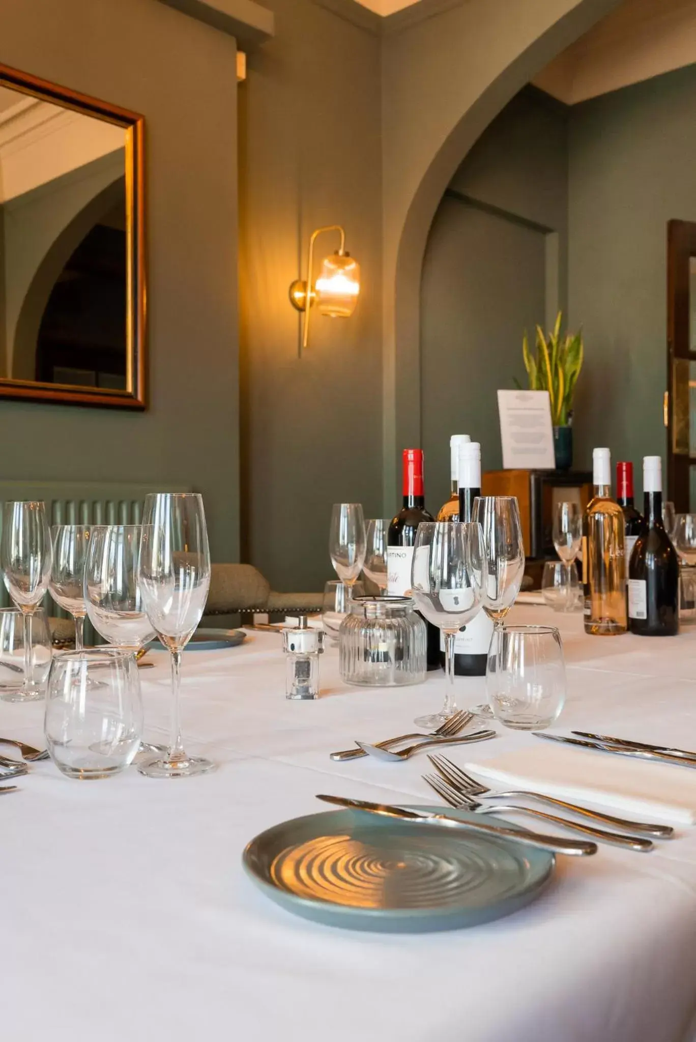 Restaurant/Places to Eat in Cliftonville Hotel