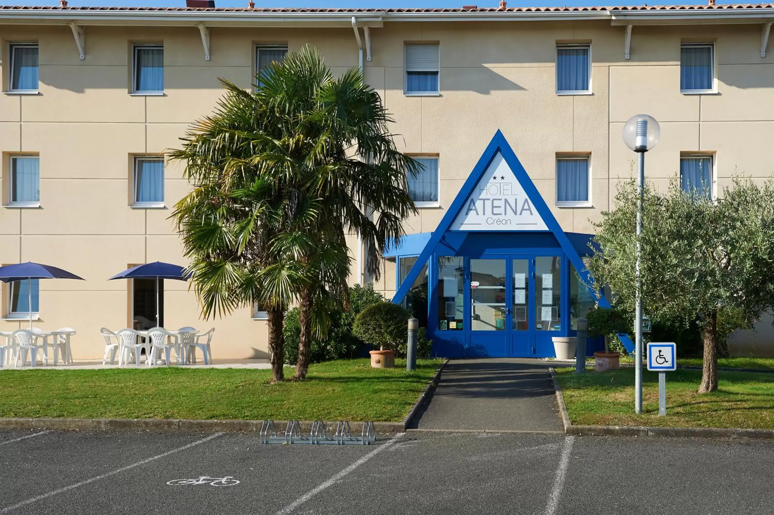 Shower, Property Building in Atena Bordeaux Sud Est Créon - Vélo Friendly