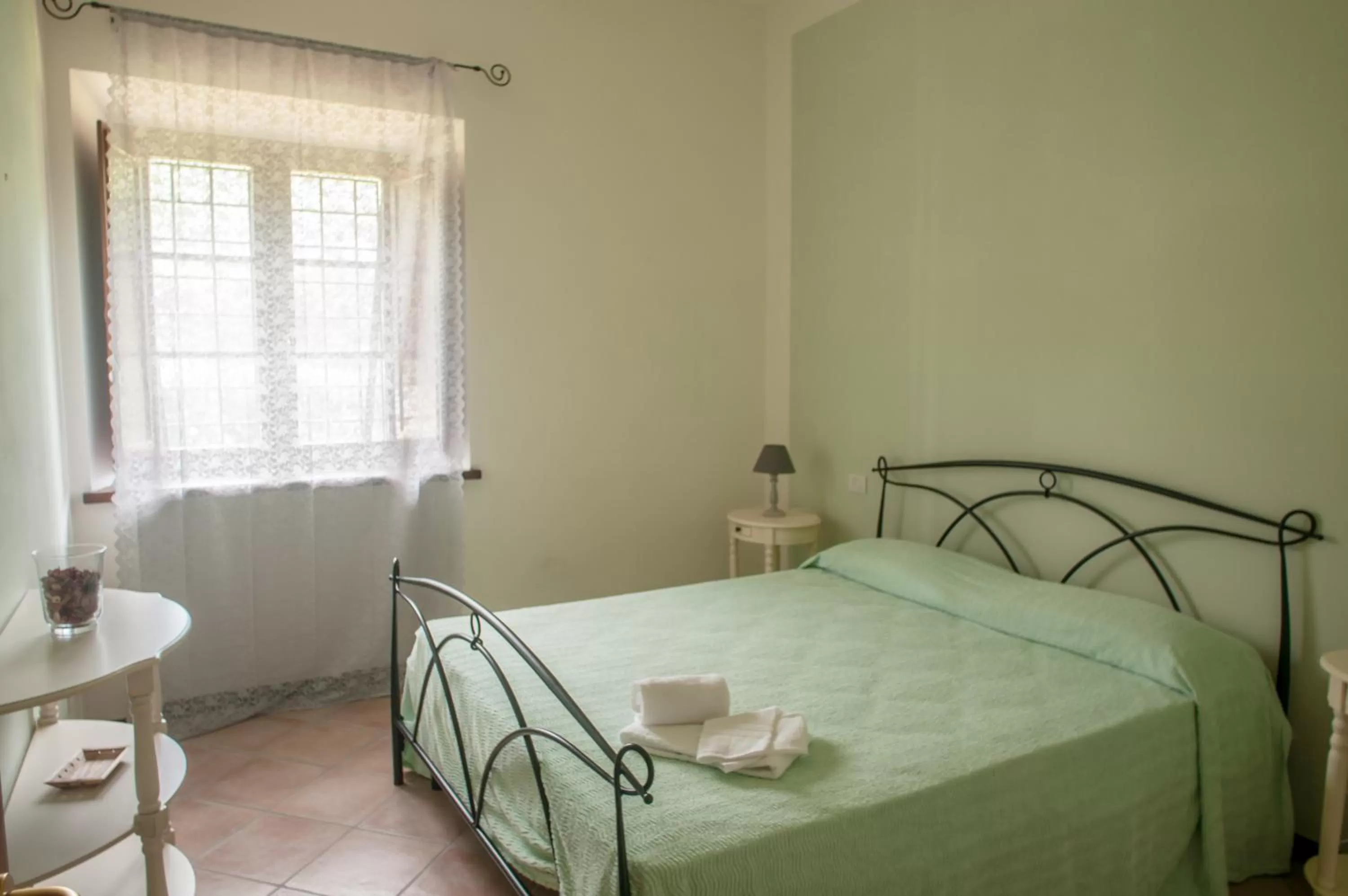 Bedroom, Bed in CASALE LA FATA -tipico toscano immerso nelle colline tra Lucca e Versilia, 6 appartamenti indipendenti