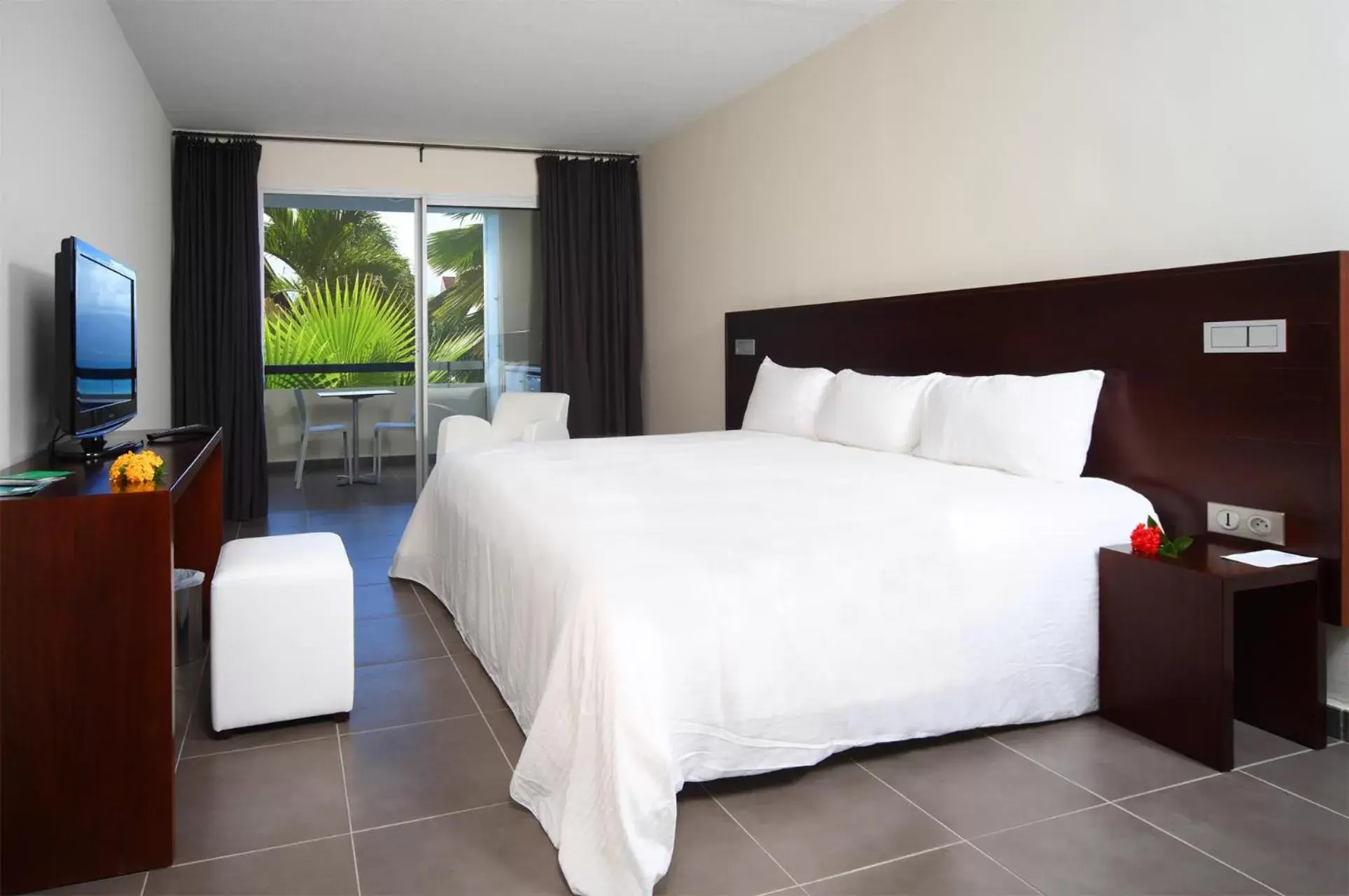 Bedroom, Bed in Mahogany Hotel Residence & Spa