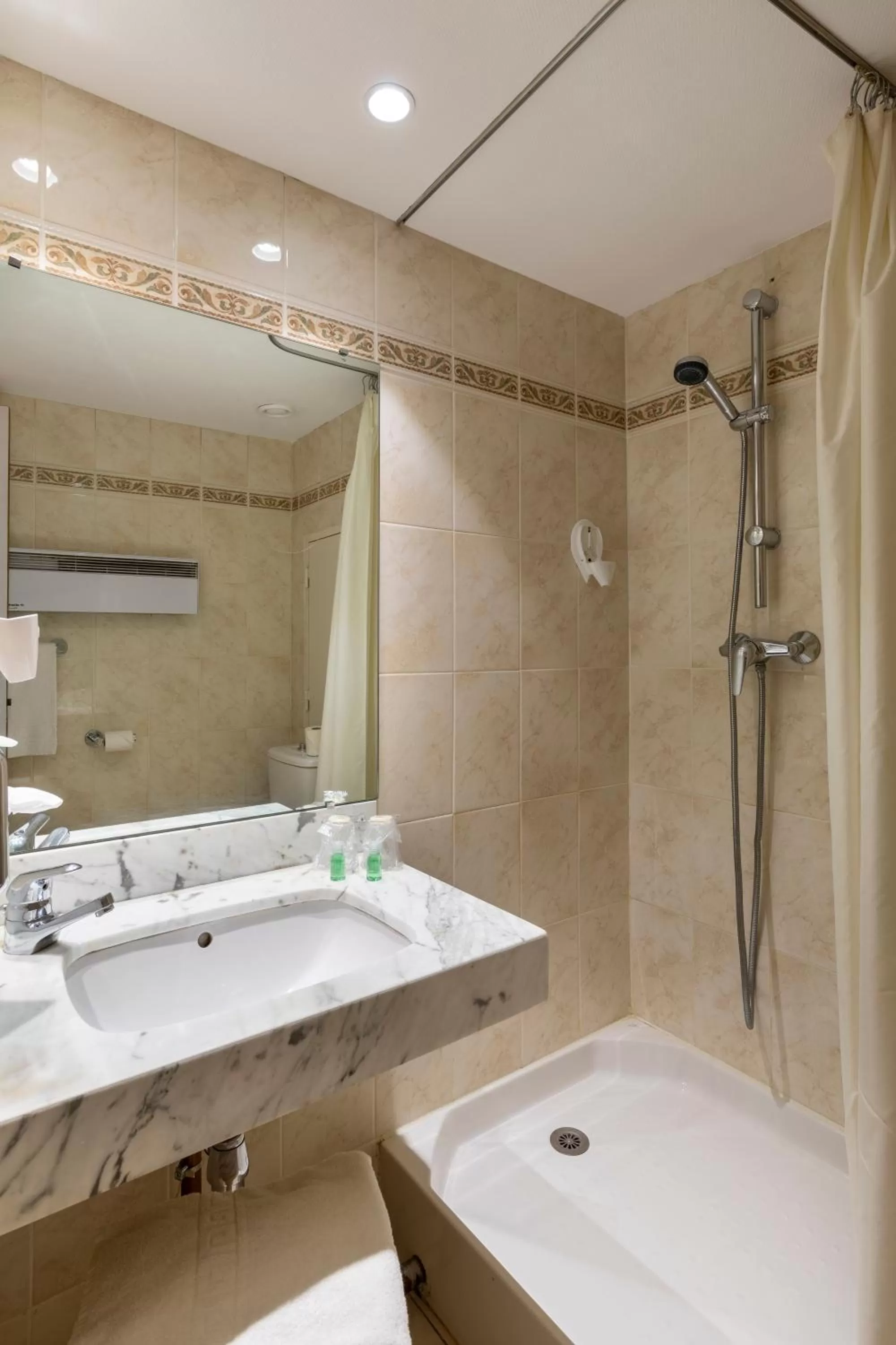 Bathroom in The Originals Residence, Kosy Nancy Coeur de Ville