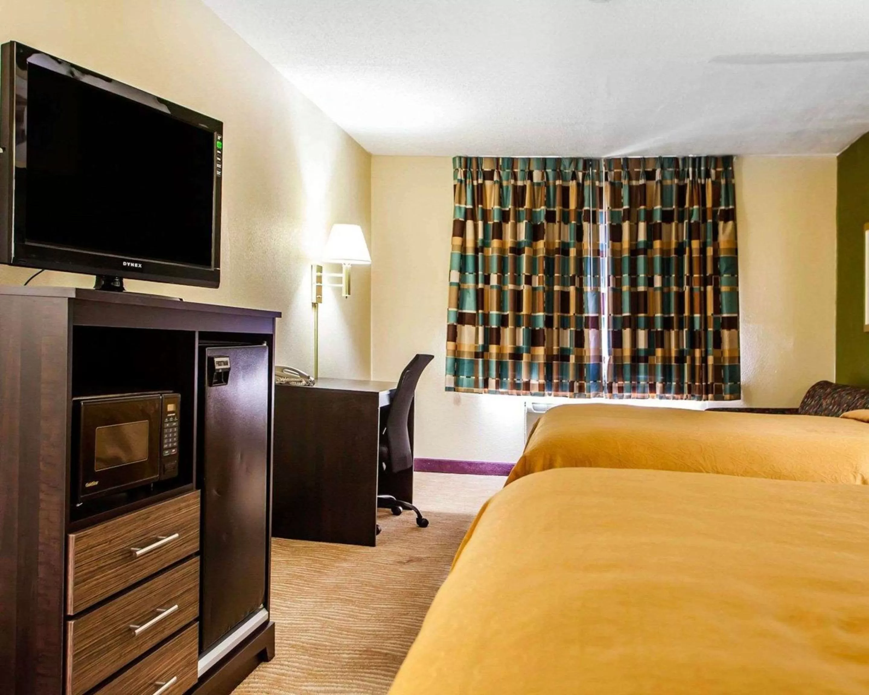 Photo of the whole room, Bed in Quality Inn & Suites Champaign North - Urbana