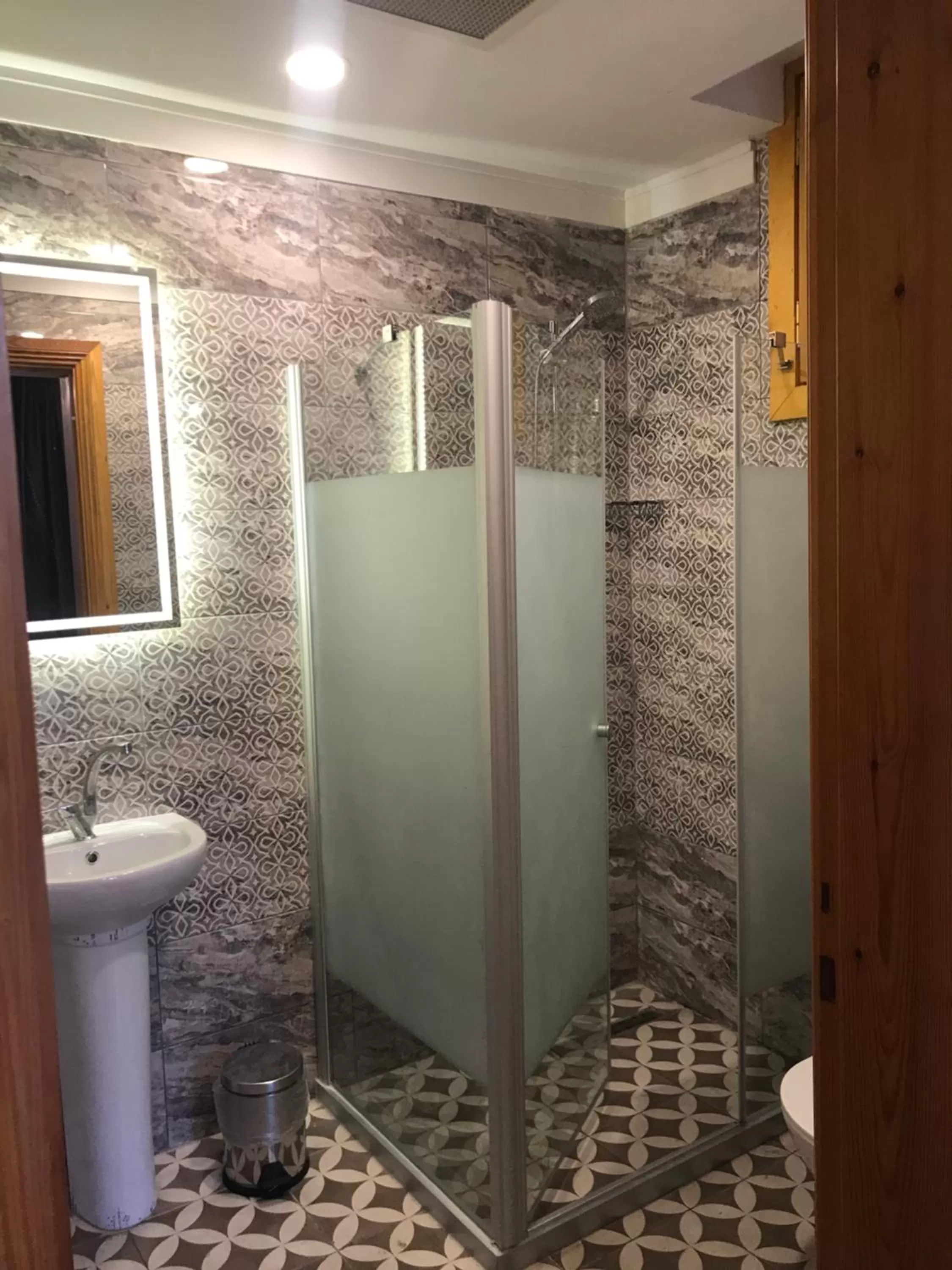 Shower in Green Mansion