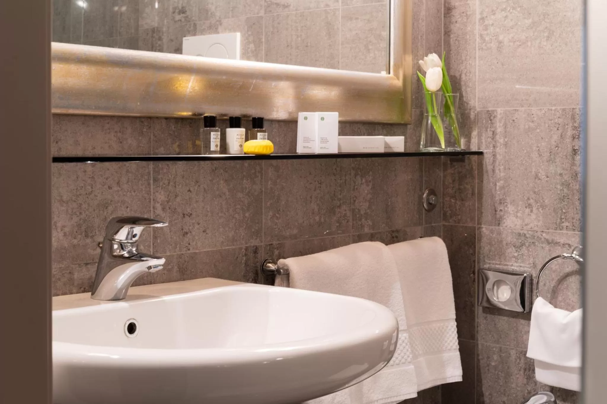 Bathroom in Palazzo Porta Romana Hotel