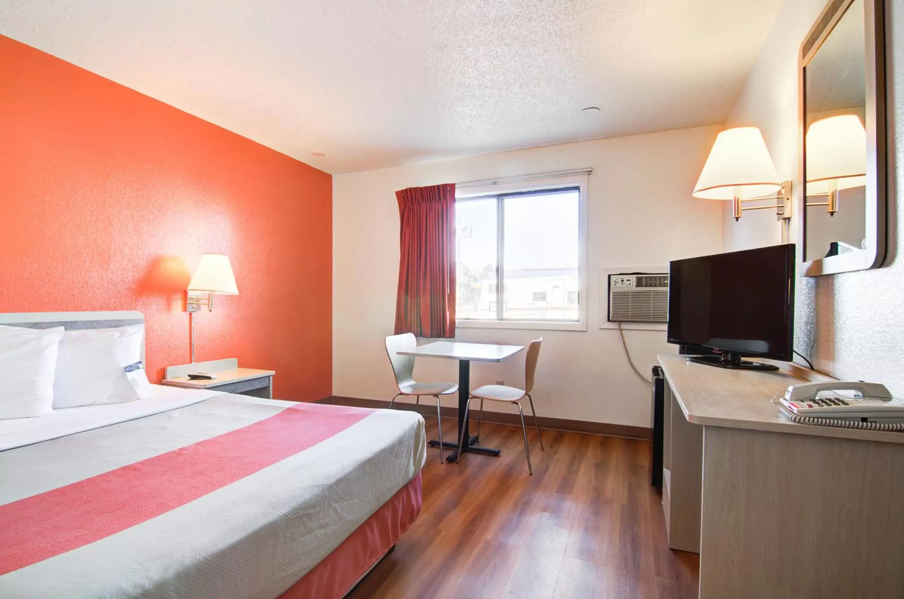 Bedroom, TV/Entertainment Center in Motel 6-Colby, KS