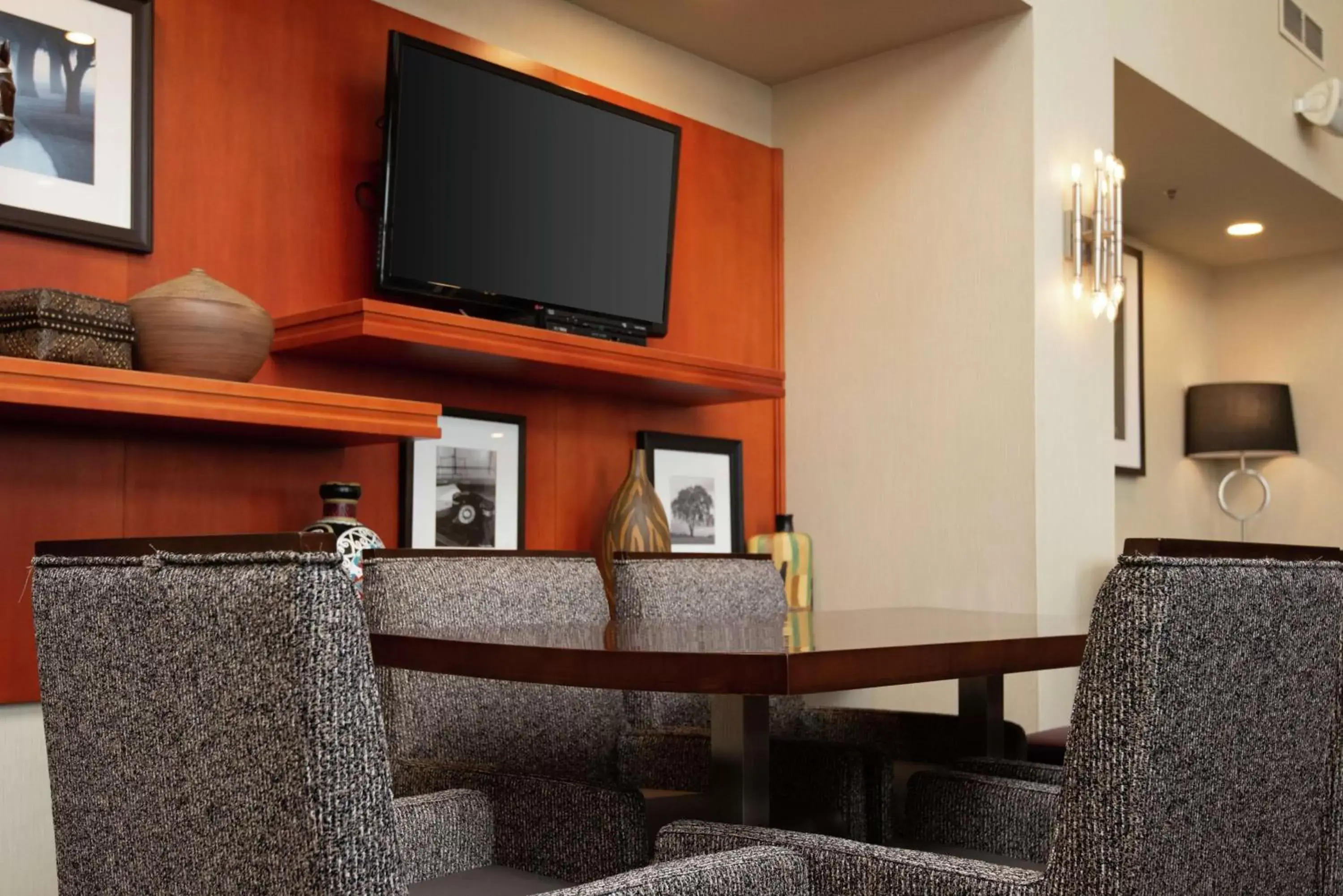 Breakfast, TV/Entertainment Center in Hampton Inn & Suites by Hilton Barrie