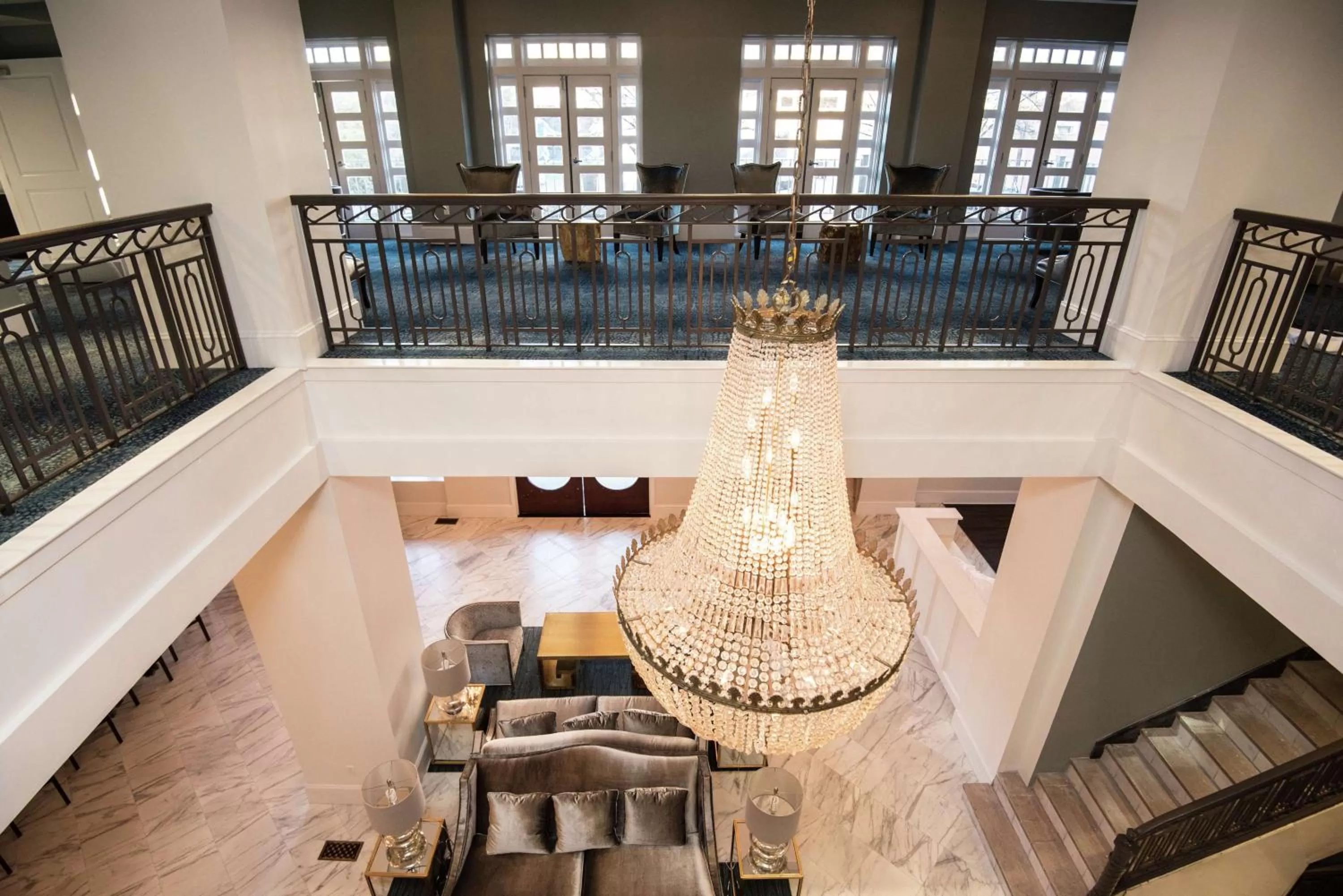 Lobby or reception in Redmont Hotel Birmingham - Curio Collection by Hilton