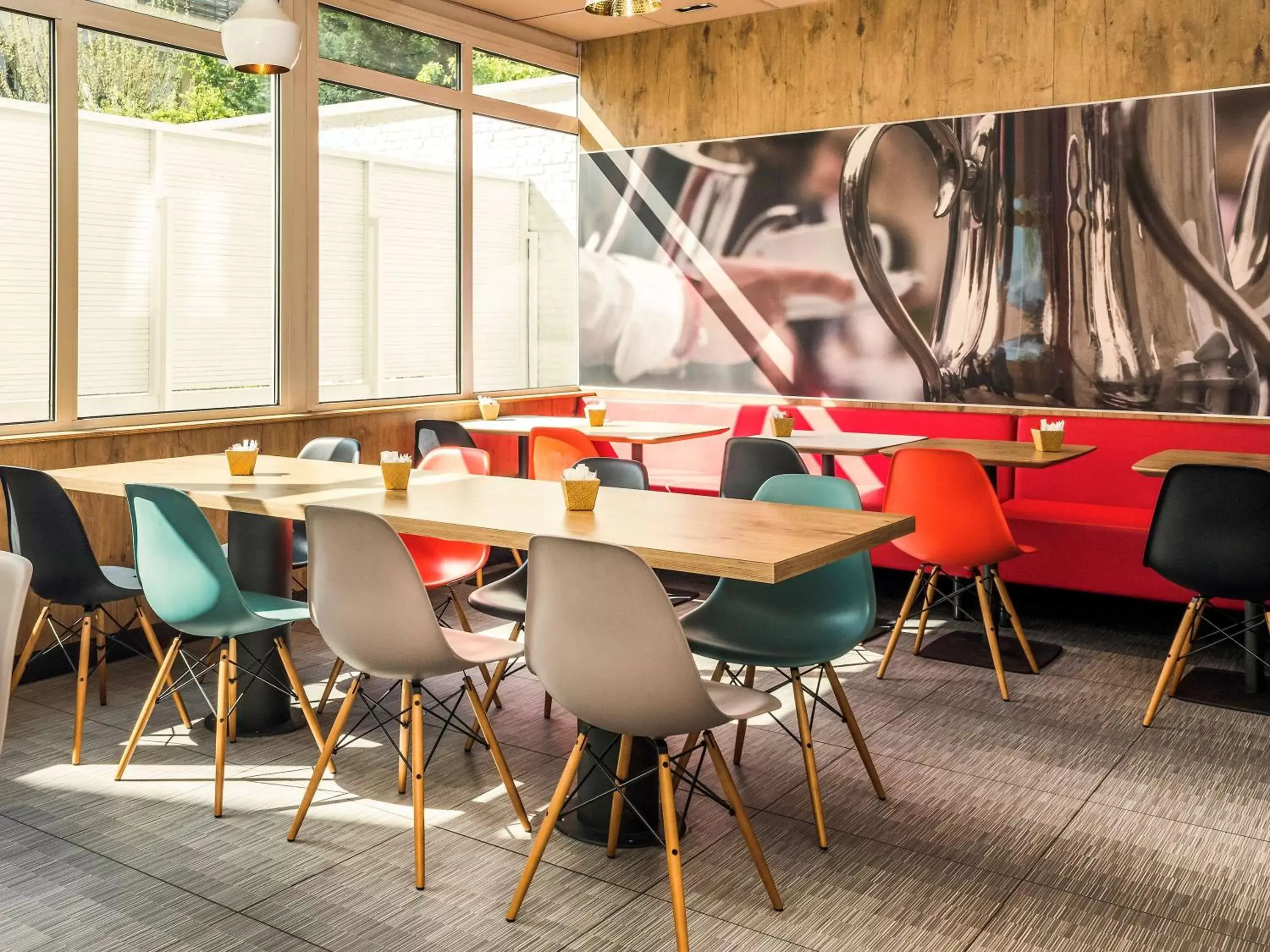 Restaurant/Places to Eat in ibis Paris Boulogne Billancourt