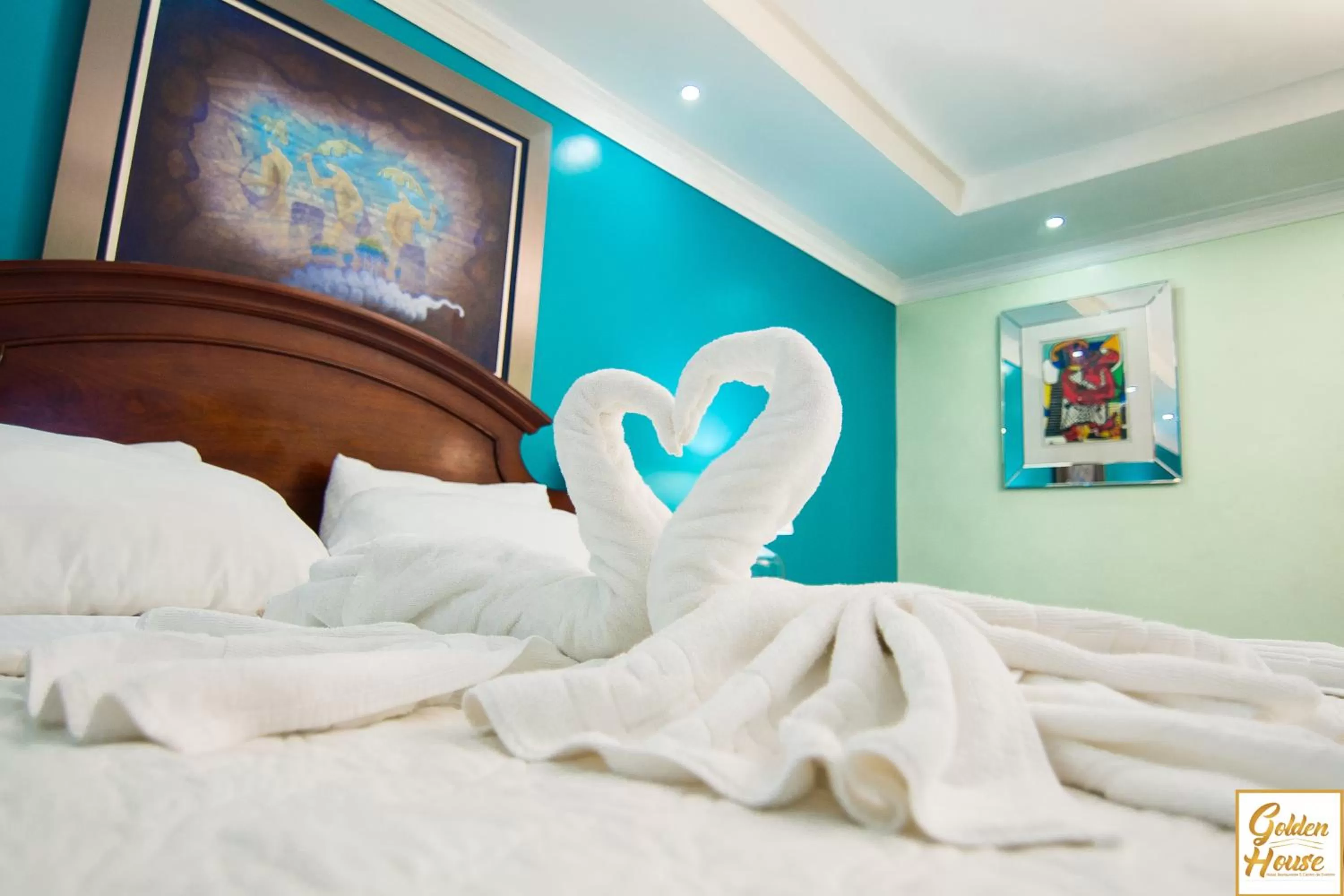 Bed in Golden House Hotel & Convention Center