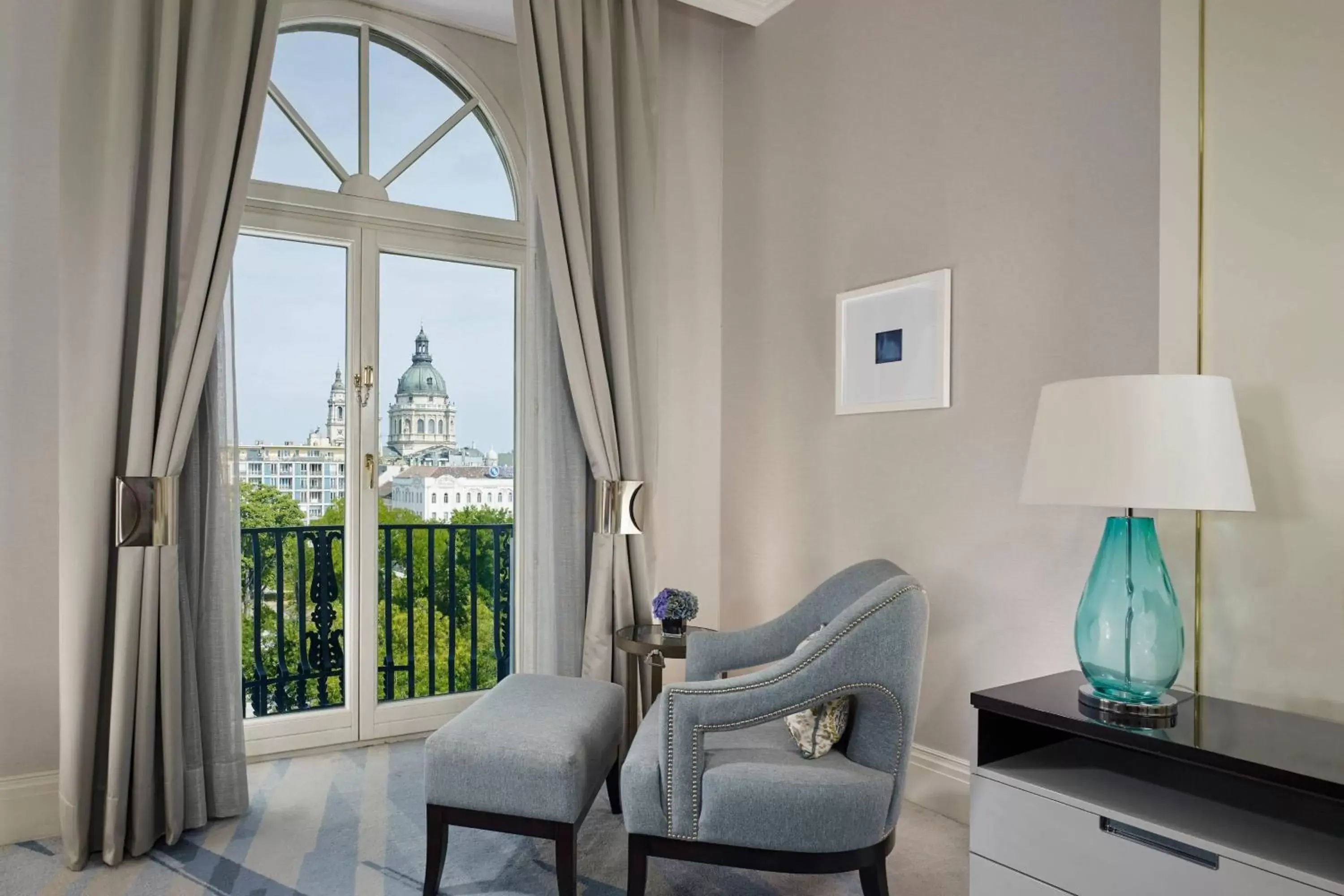 Photo of the whole room, Seating Area in The Ritz-Carlton, Budapest