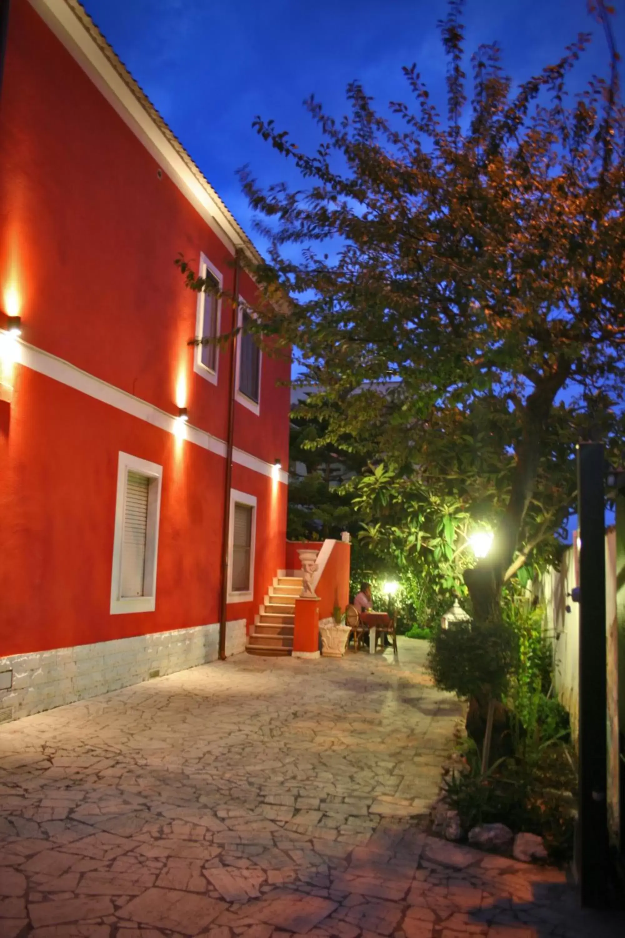 Property Building in Fiumicino Airport B&B Deluxe