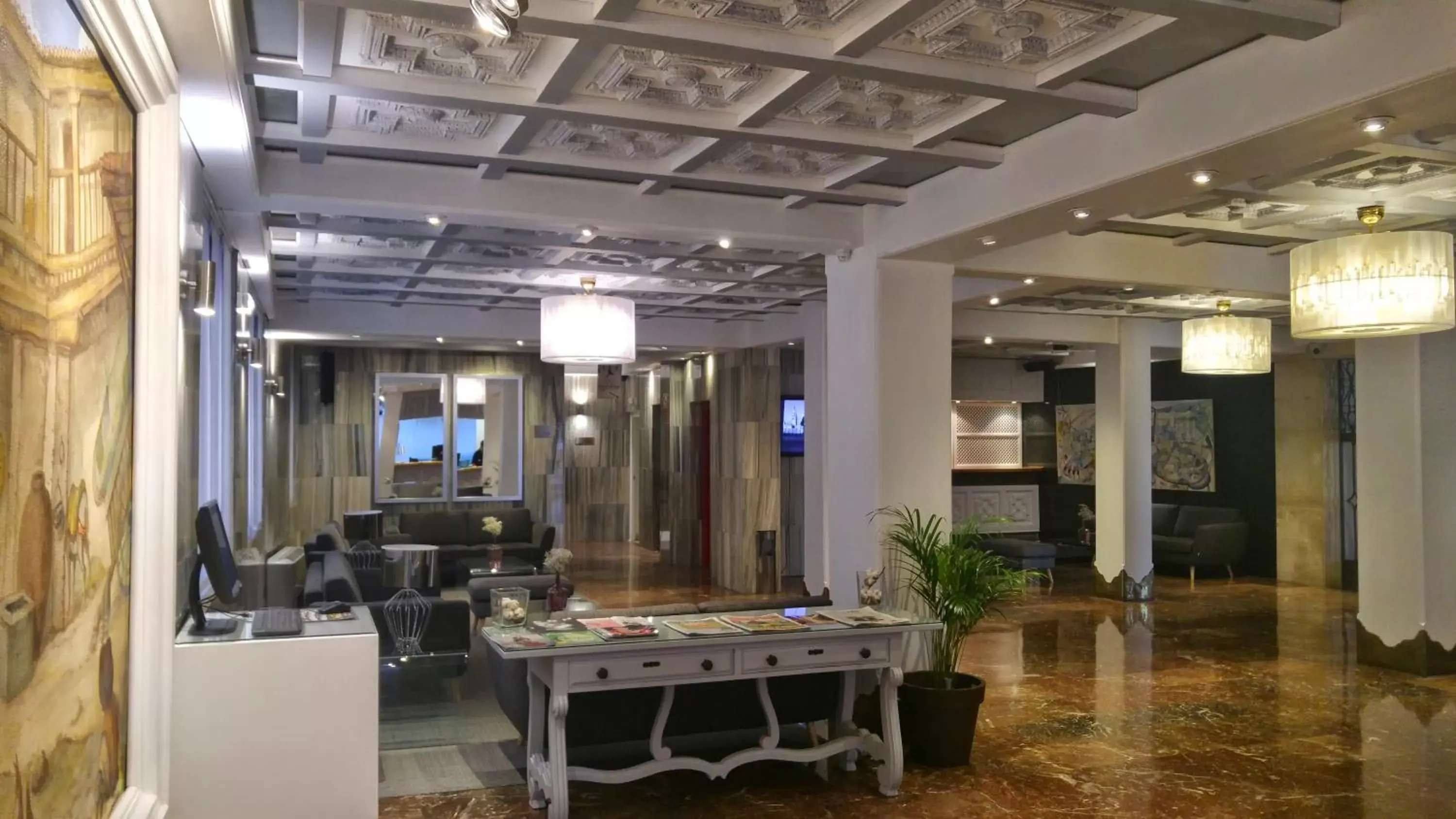 Lobby or reception in Hotel Carlos V Lobby or reception in Hotel Carlos V
