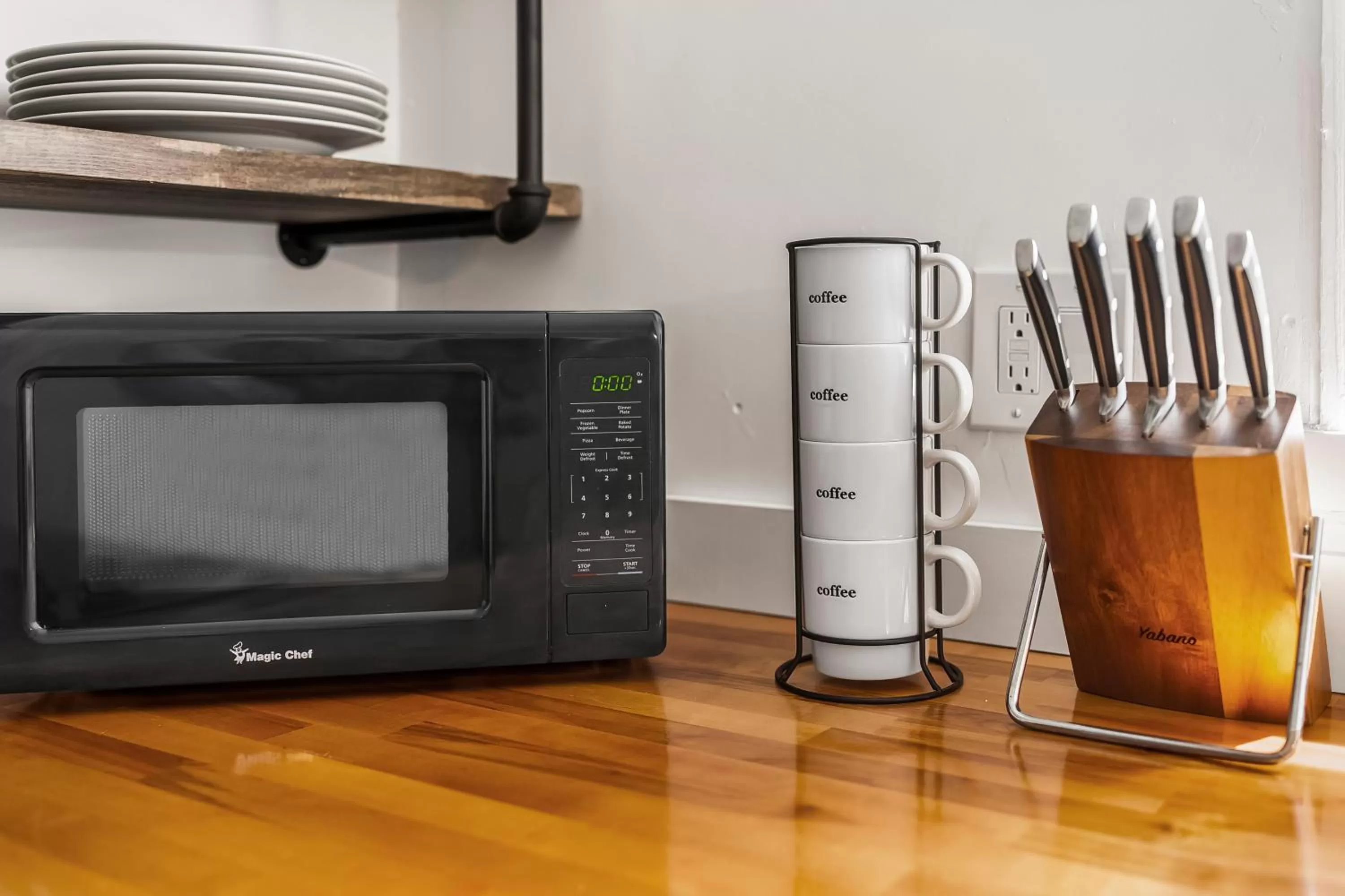 Kitchen or kitchenette in Alani Bay Premium Condos