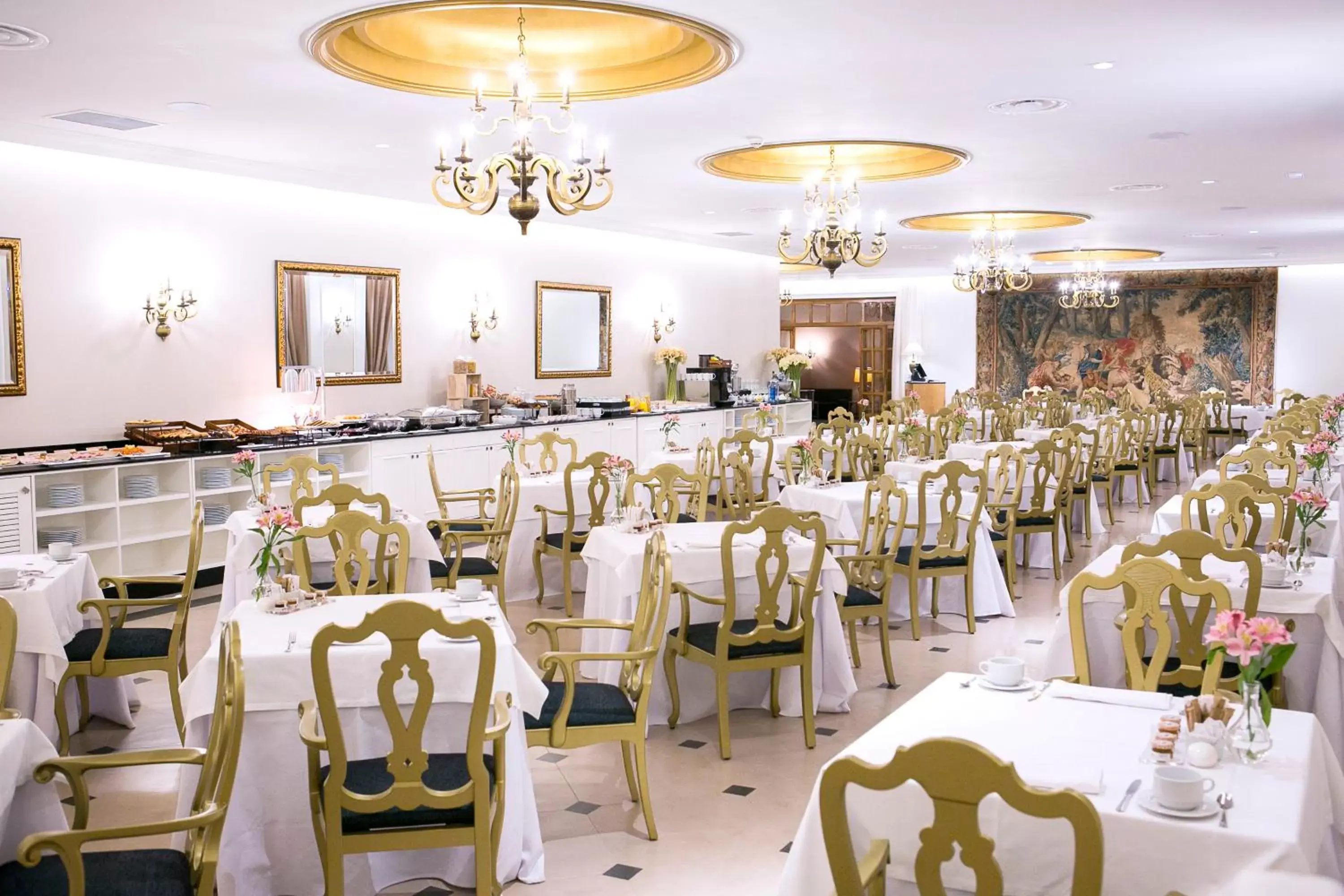 Buffet breakfast, Restaurant/Places to Eat in Eurostars Hotel de la Reconquista