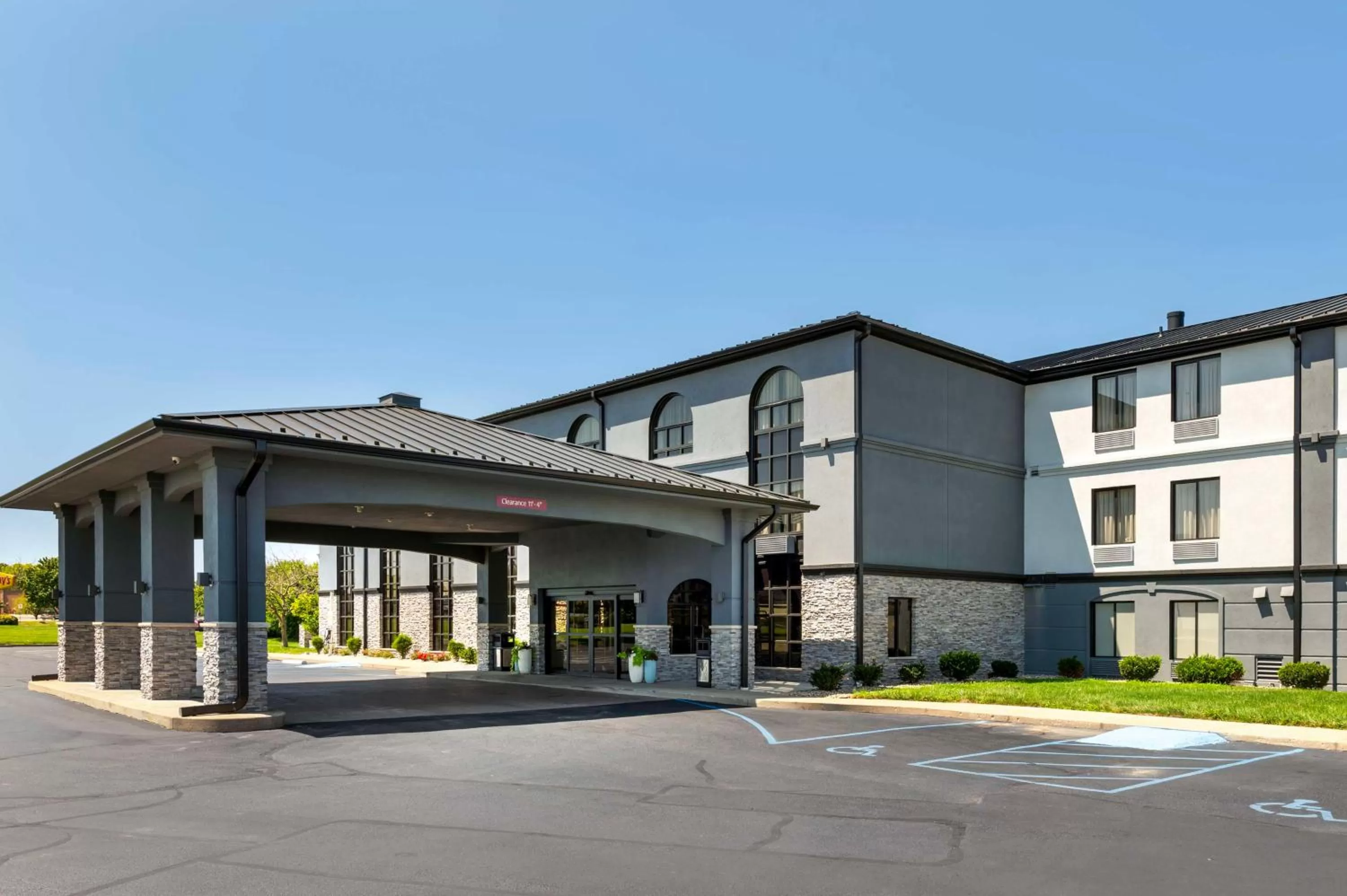 Property building in Best Western Plus Greenwood Indy South Inn