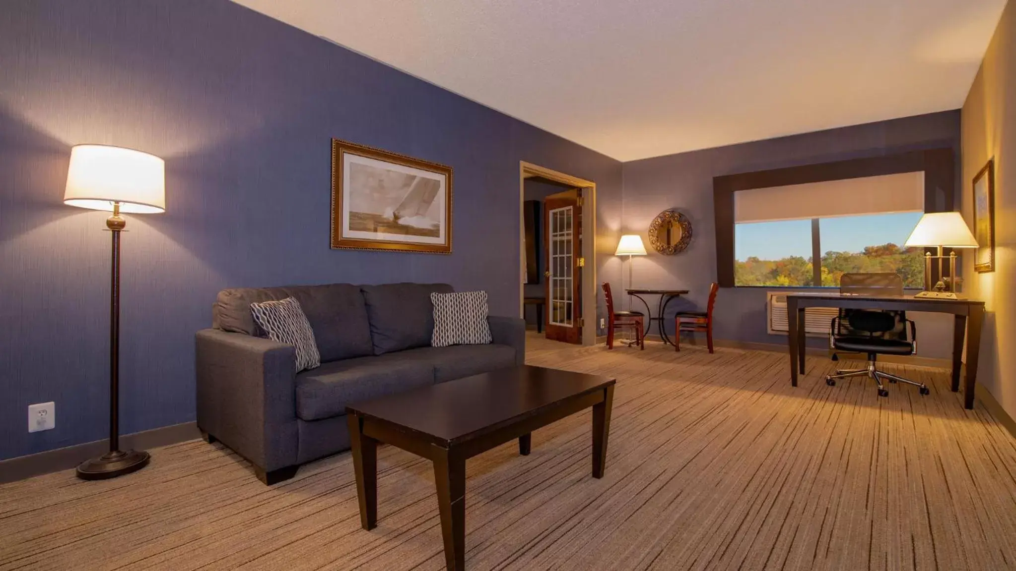One-Bedroom King Suite with Spa Bath in Holiday Inn Express Stony Brook-Long Island, an IHG Hotel