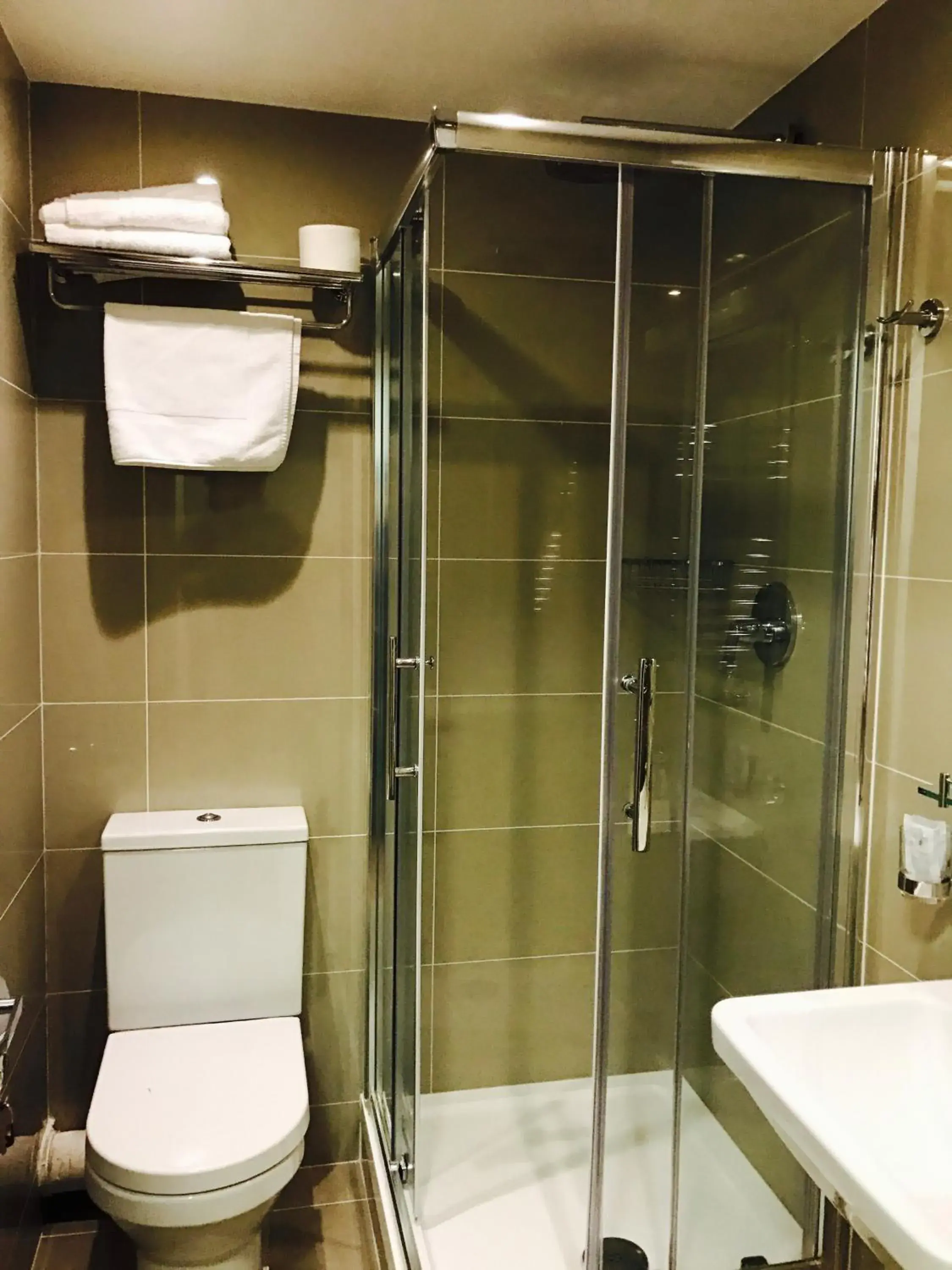 Toilet, Bathroom in Royal Cambridge Hotel