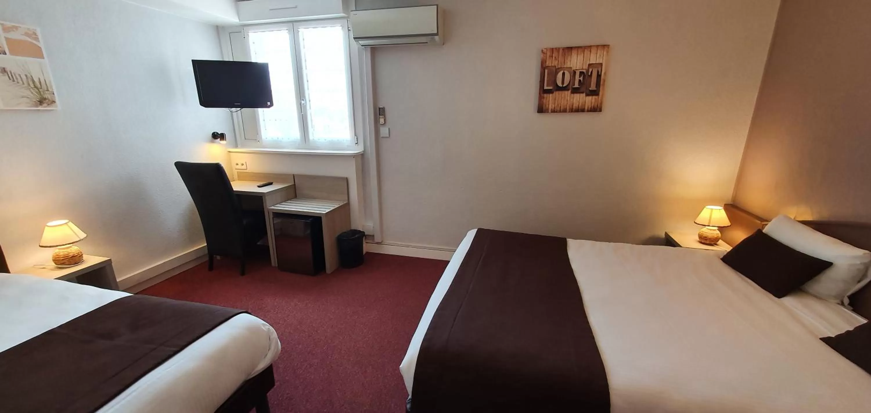 Photo of the whole room, Bed in Hôtel Port Beach