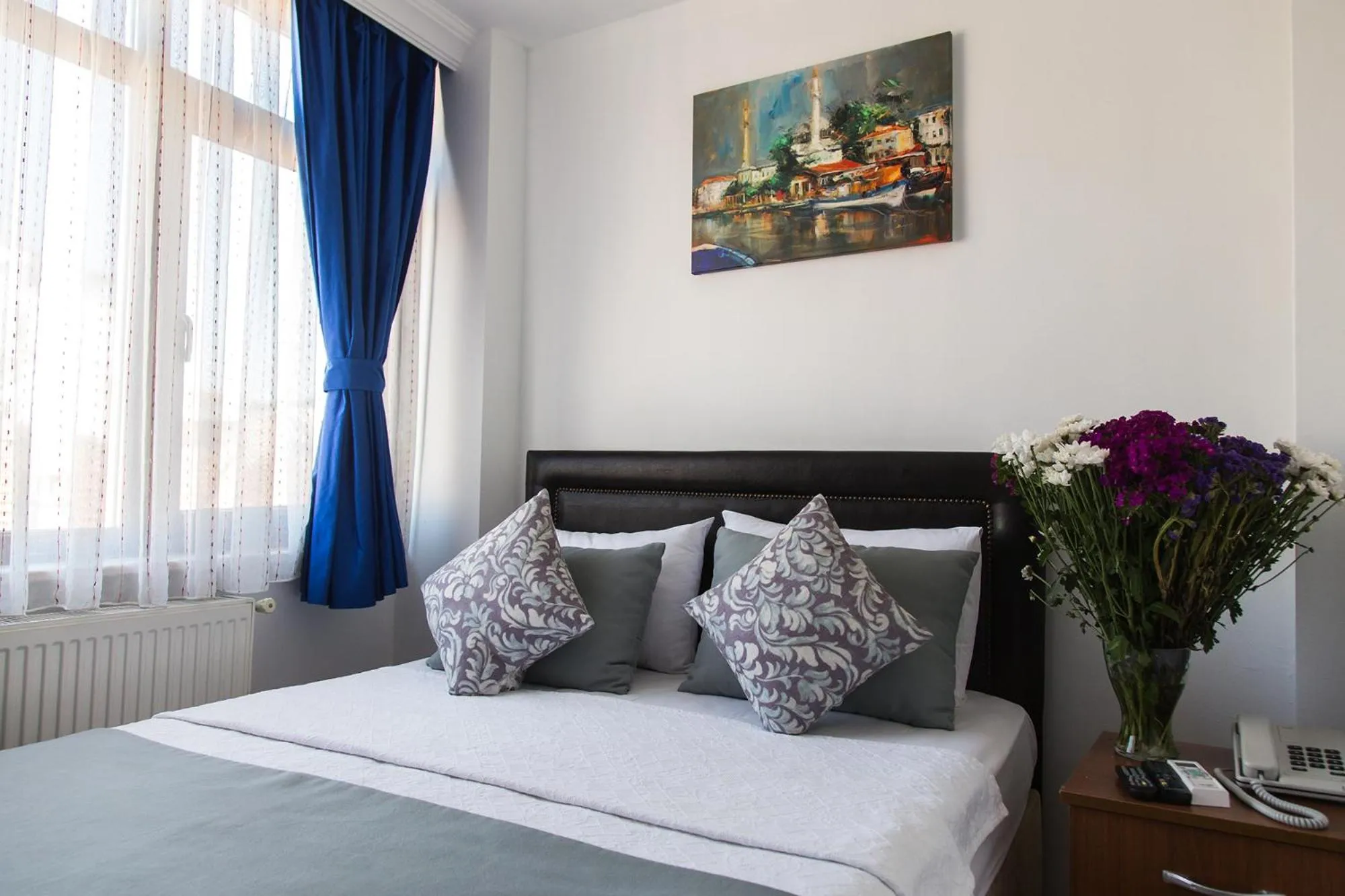 Bed in The House of Tulpan