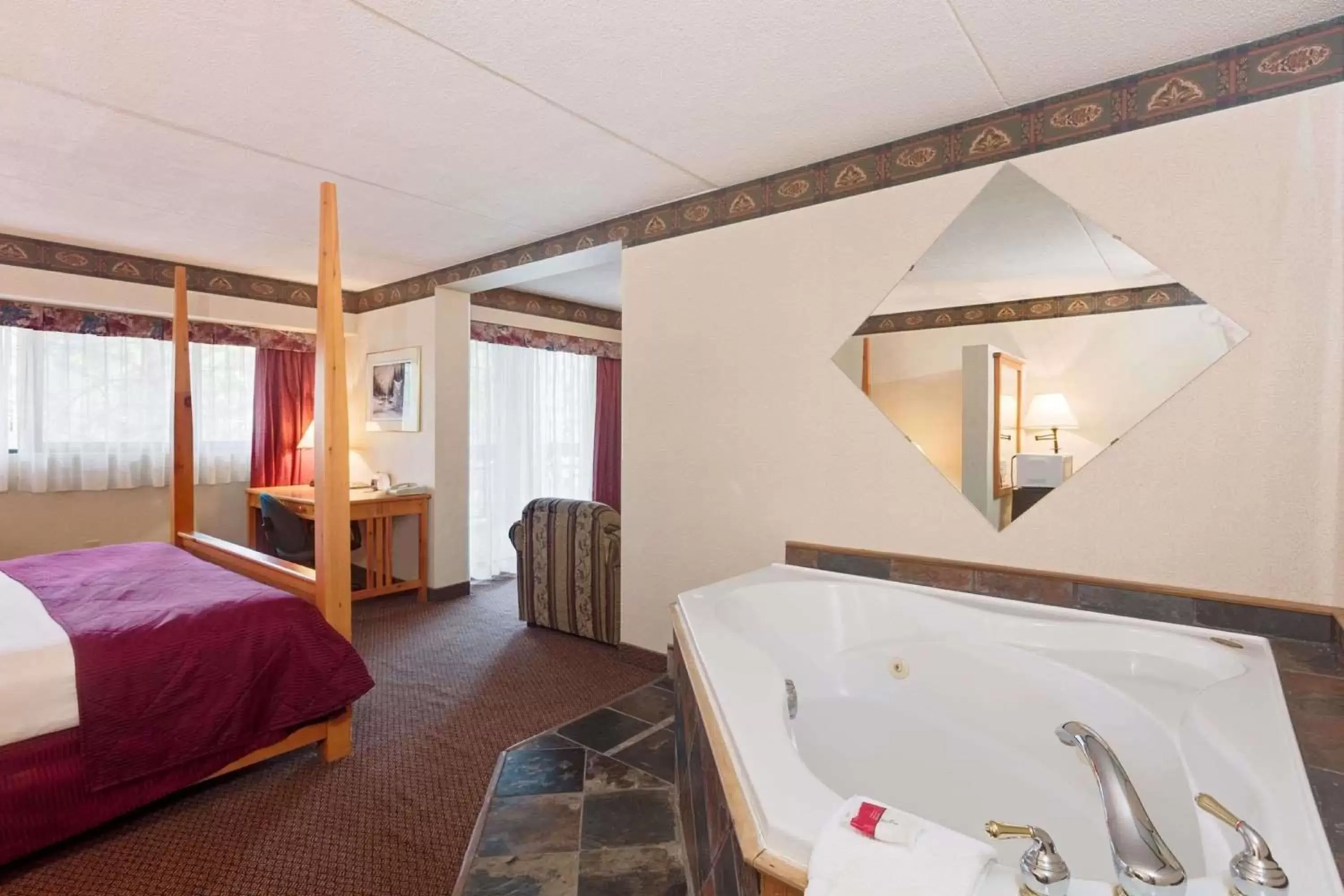 Bedroom in Ramada by Wyndham Pinewood Park Resort North Bay