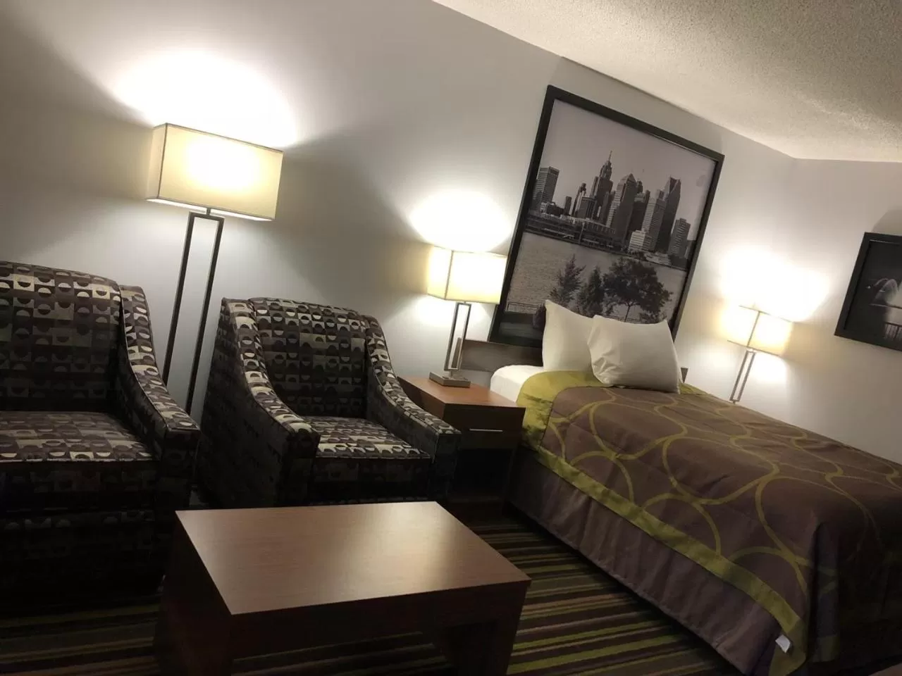 Photo of the whole room in Super 8 by Wyndham Windsor/Dougall