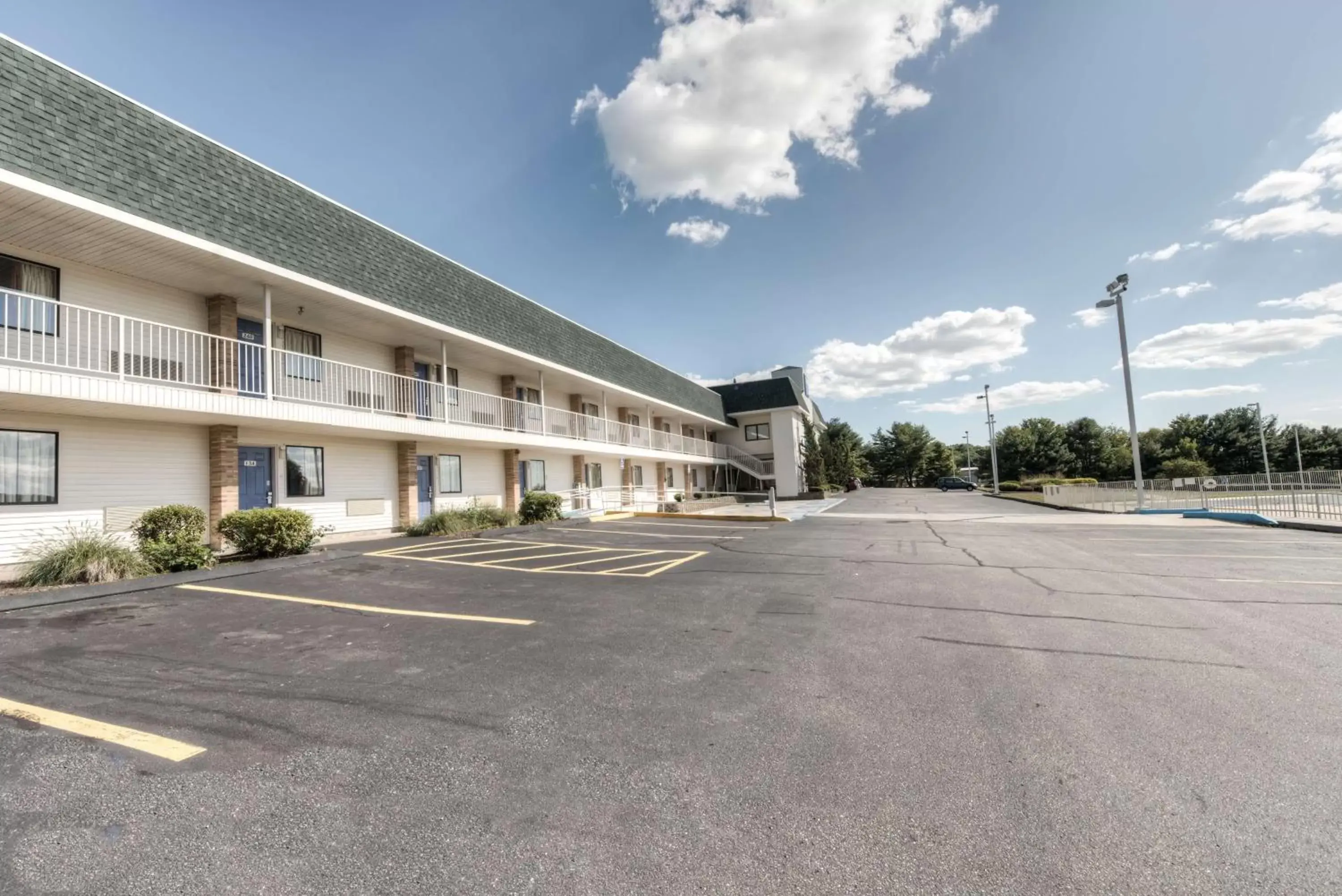 Property building in Motel 6-Niantic, CT - New London