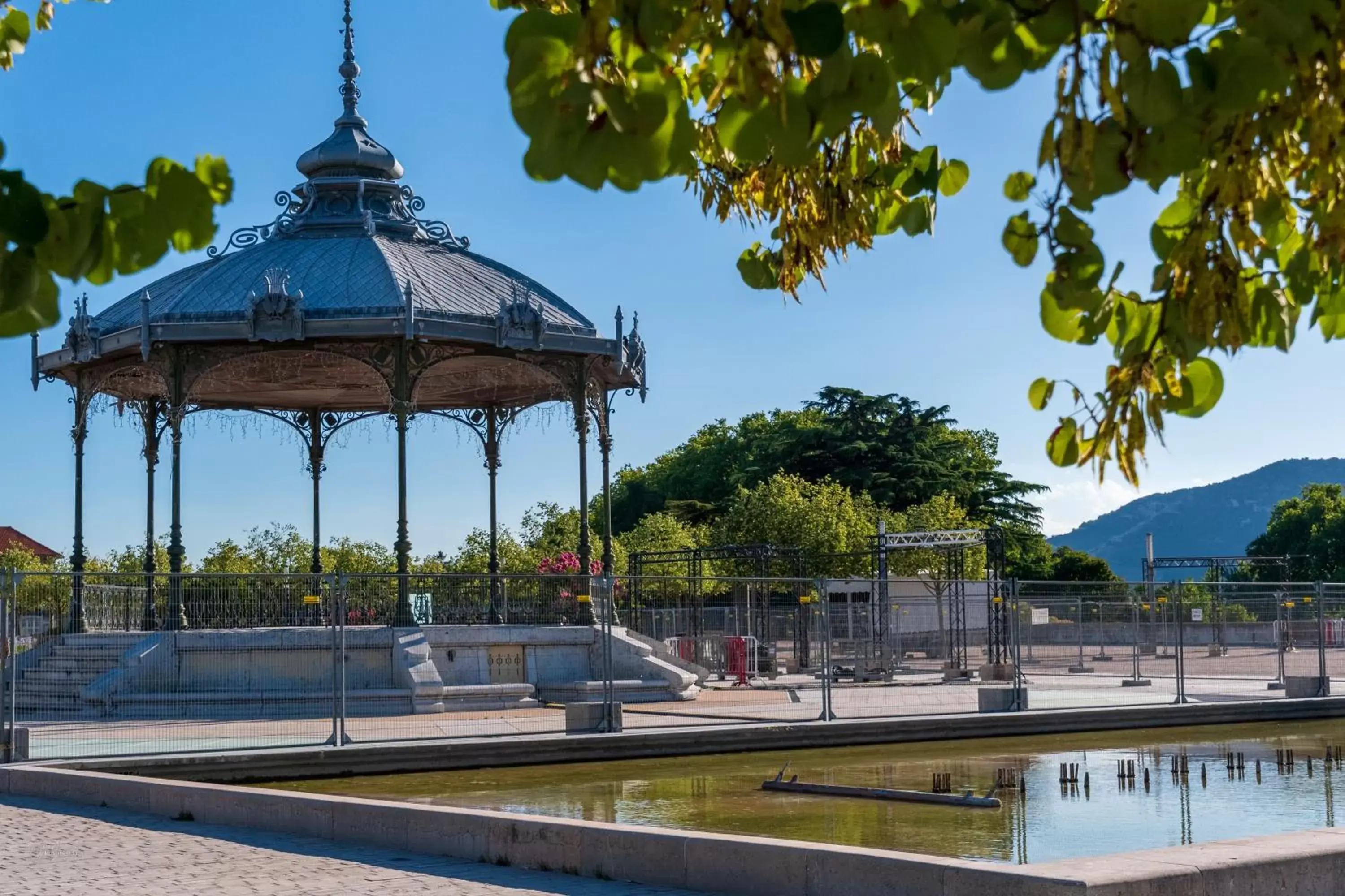 Other, Swimming Pool in Cerise Valence