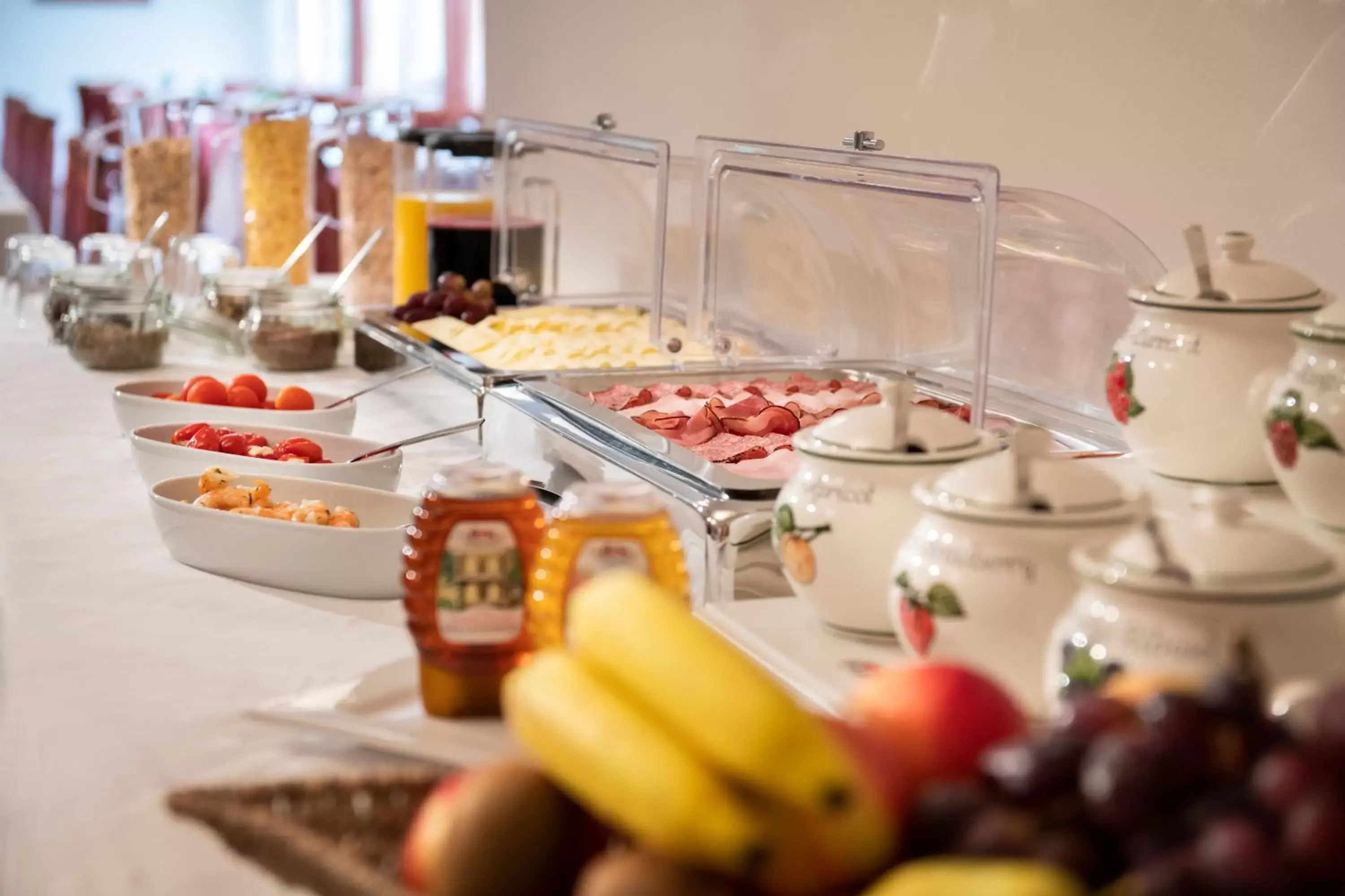 Buffet breakfast in Parkhotel zur Klause