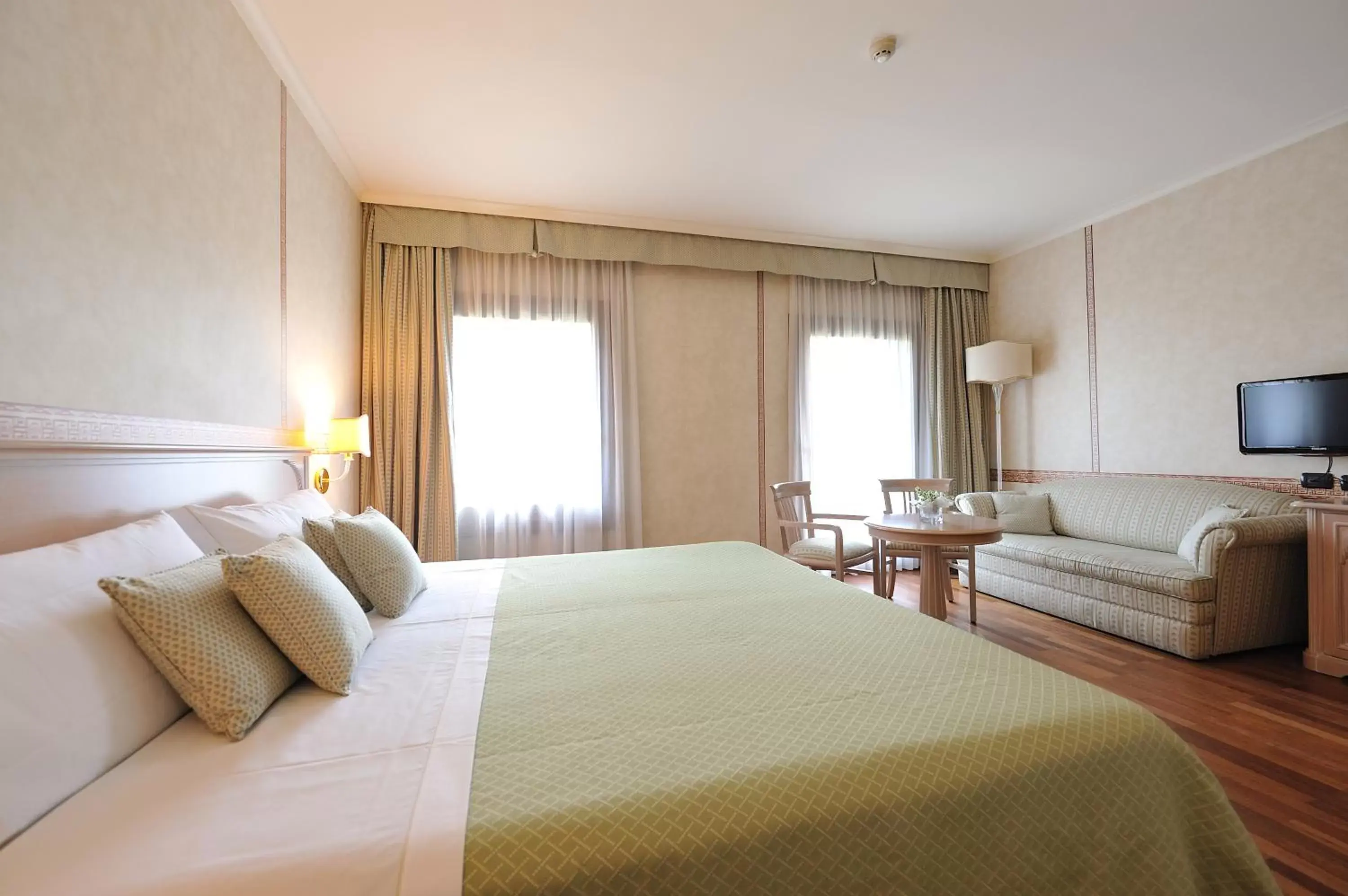 Photo of the whole room, Bed in Hotel Roxy Plaza Photo of the whole room, Bed in Hotel Roxy Plaza