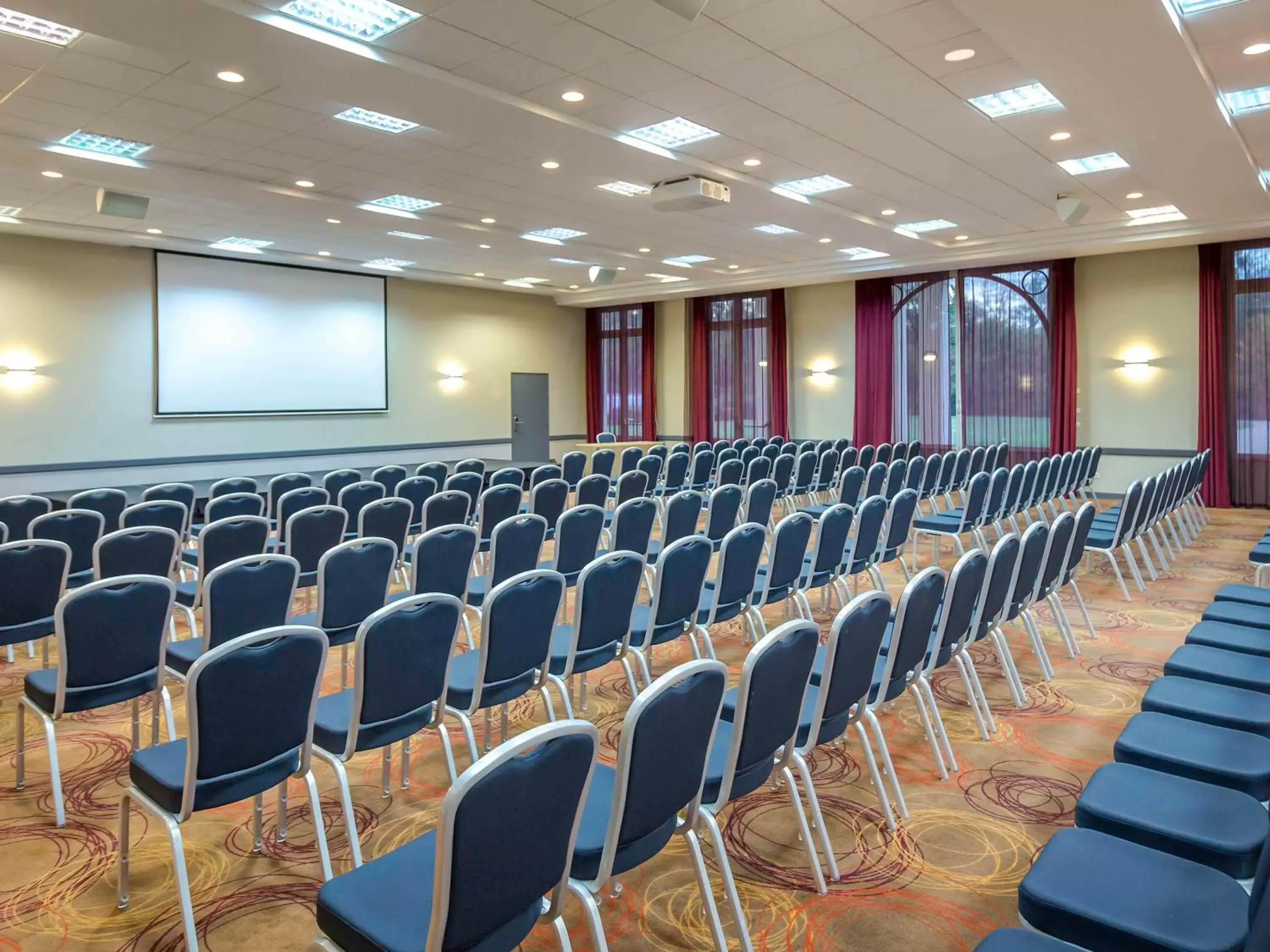 Meeting/conference room in Mercure Chantilly Resort & Conventions