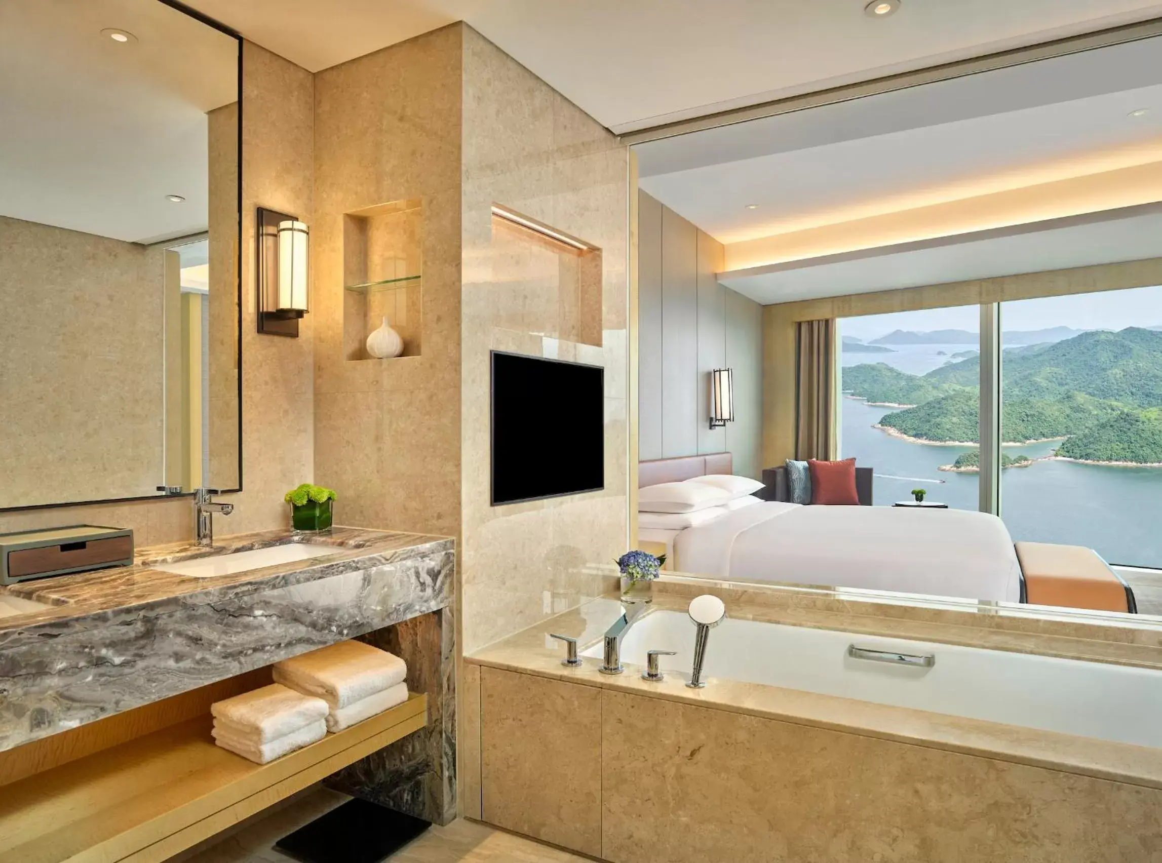 Bathroom in Hyatt Regency Shenzhen Yantian