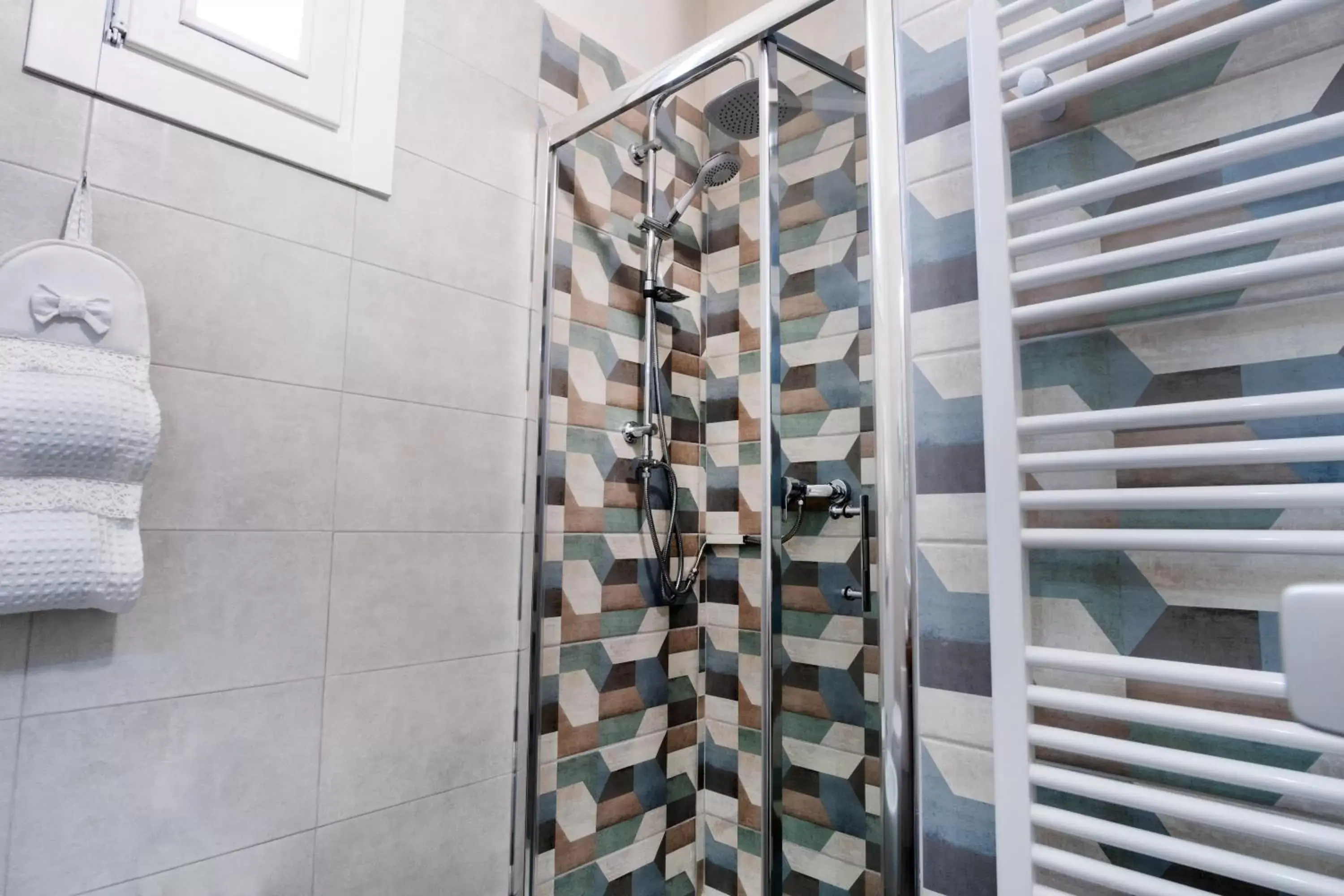 Shower, Bathroom in Le Stanze Del Duomo