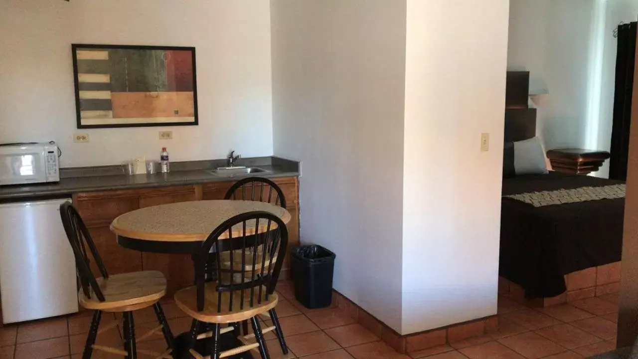 Kitchen/Kitchenette in Hotel Colonial de Nogales