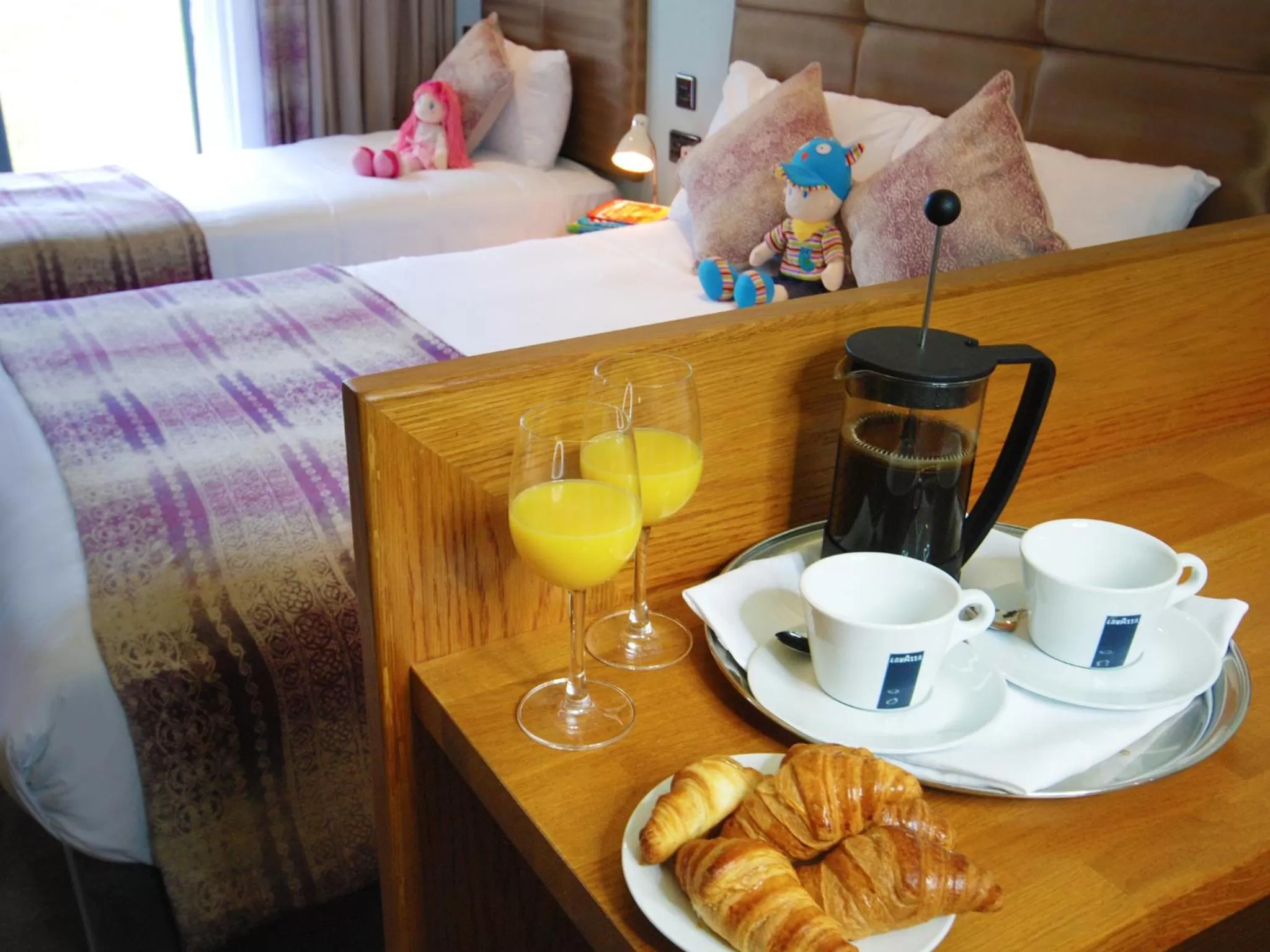 Kitchen or kitchenette, Bed in The Connacht Hotel