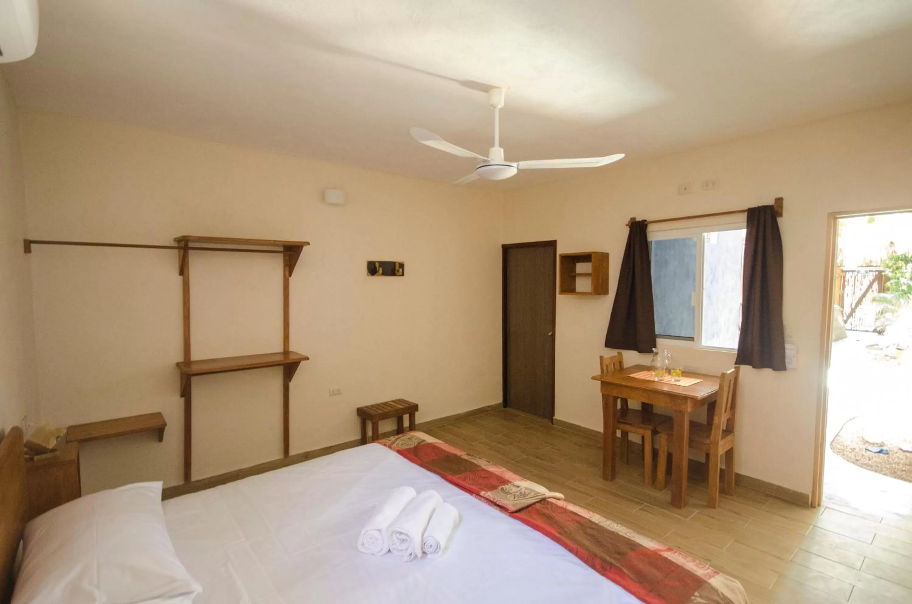 Photo of the whole room, Bed in Casa Almendro