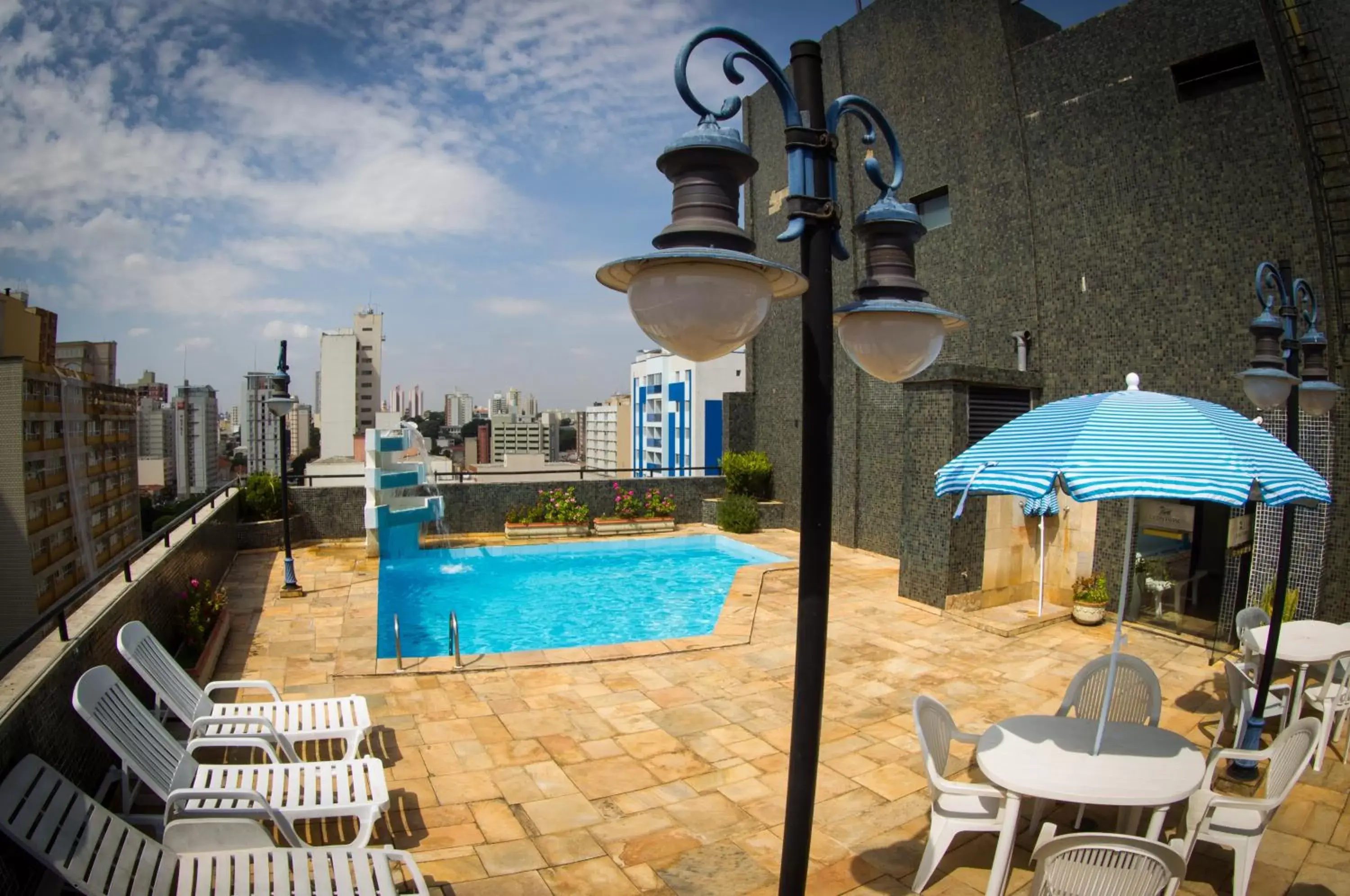 Swimming Pool in LEON PARK HOTEL e CONVENÇÕES - Melhor Custo Benefício