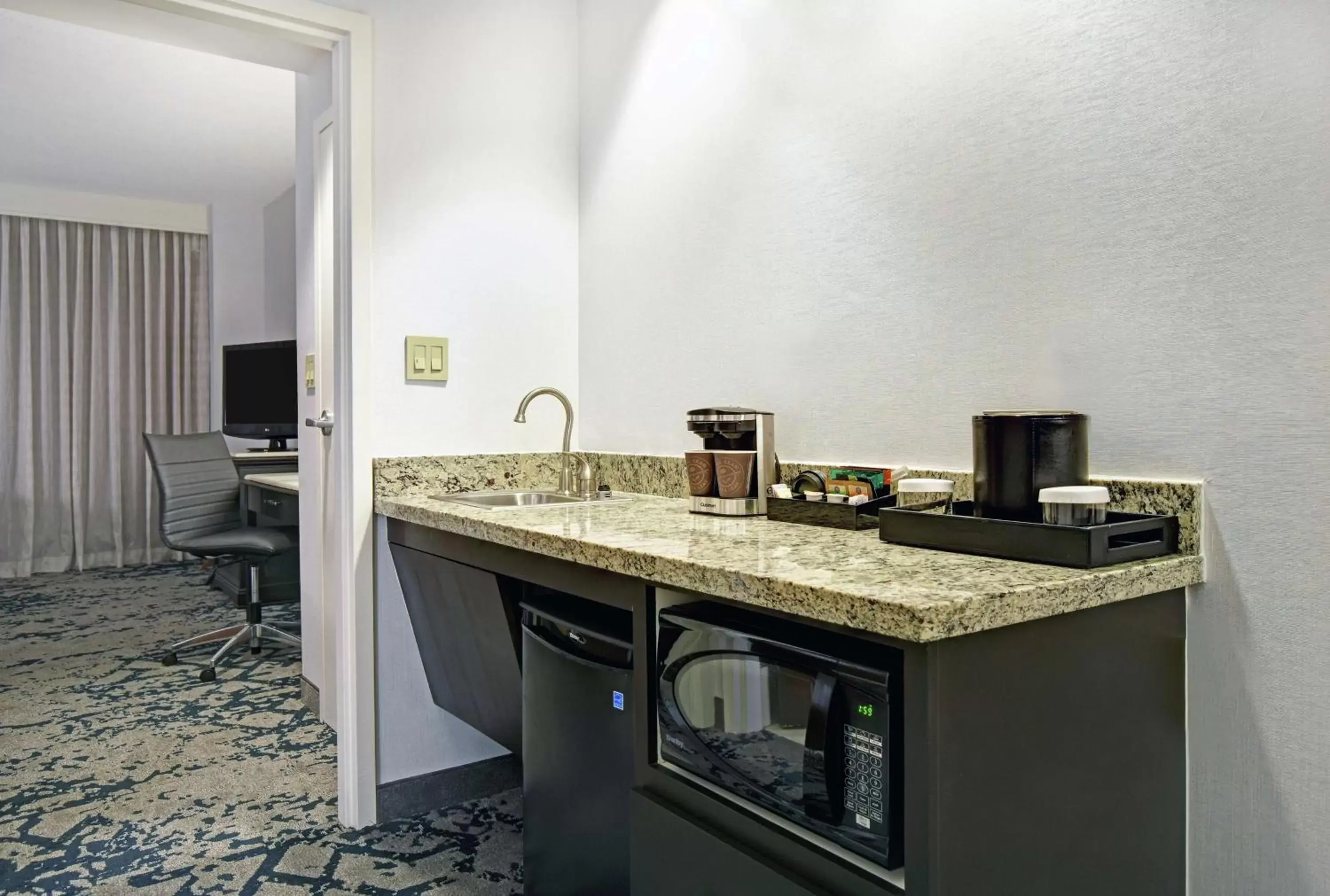 Bedroom, Kitchen/Kitchenette in Embassy Suites Charleston