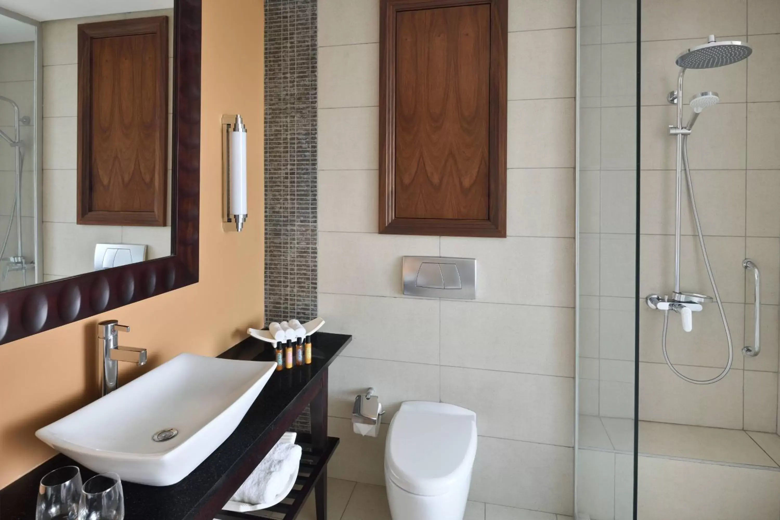 Bathroom in Accra Marriott Hotel