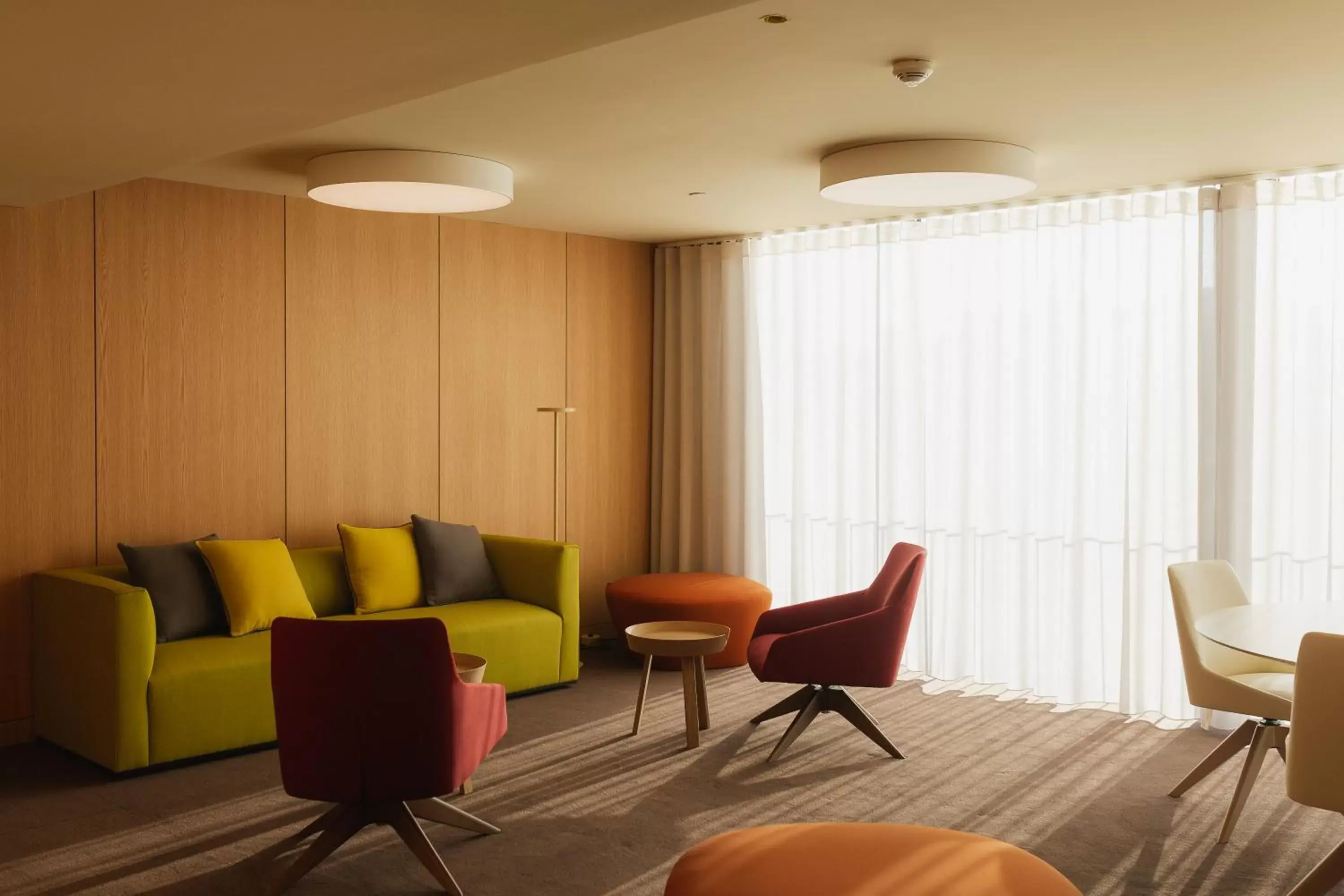 Lounge or bar, Seating Area in Lumen Hotel & The Lisbon Light Show