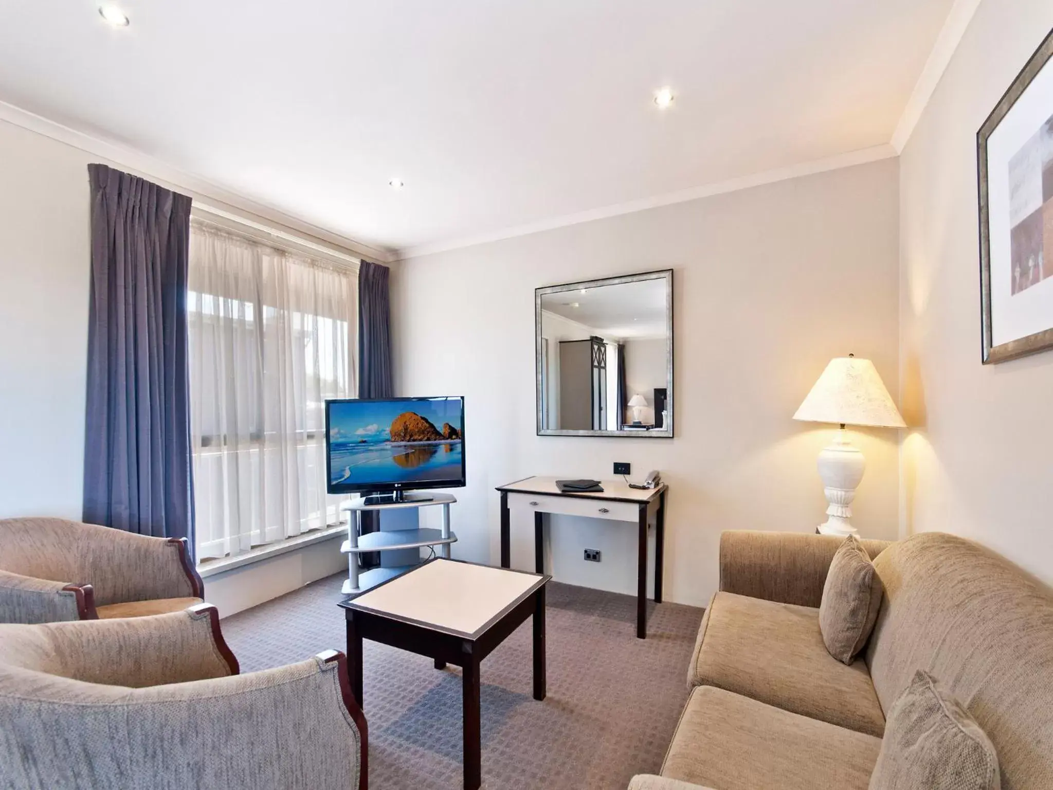 Living room, Seating Area in Comfort Inn on Raglan