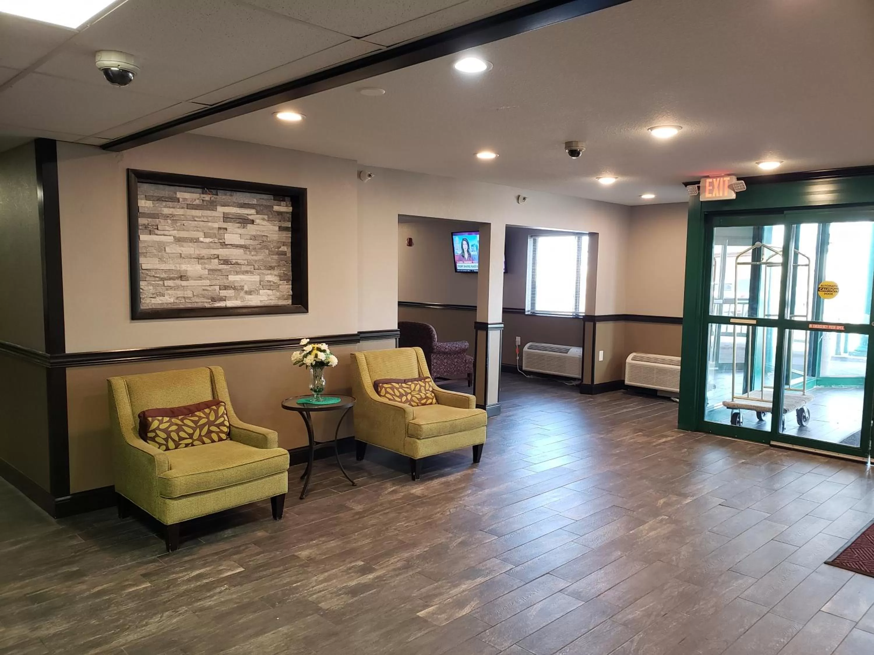 Lobby or reception in Travelodge by Wyndham Brooklyn Center
