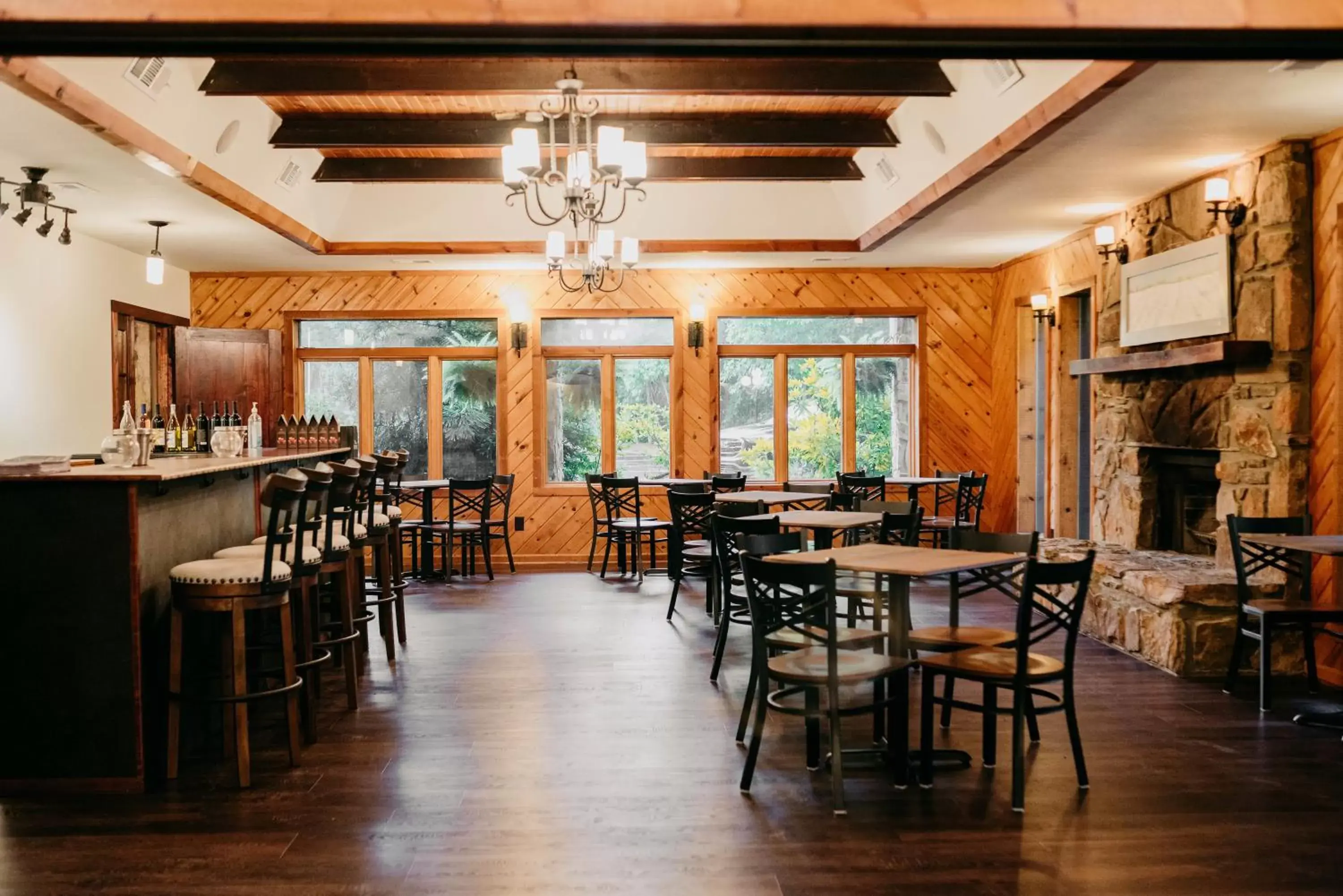 Restaurant/Places to Eat in Sylvan Valley Lodge and Cellars