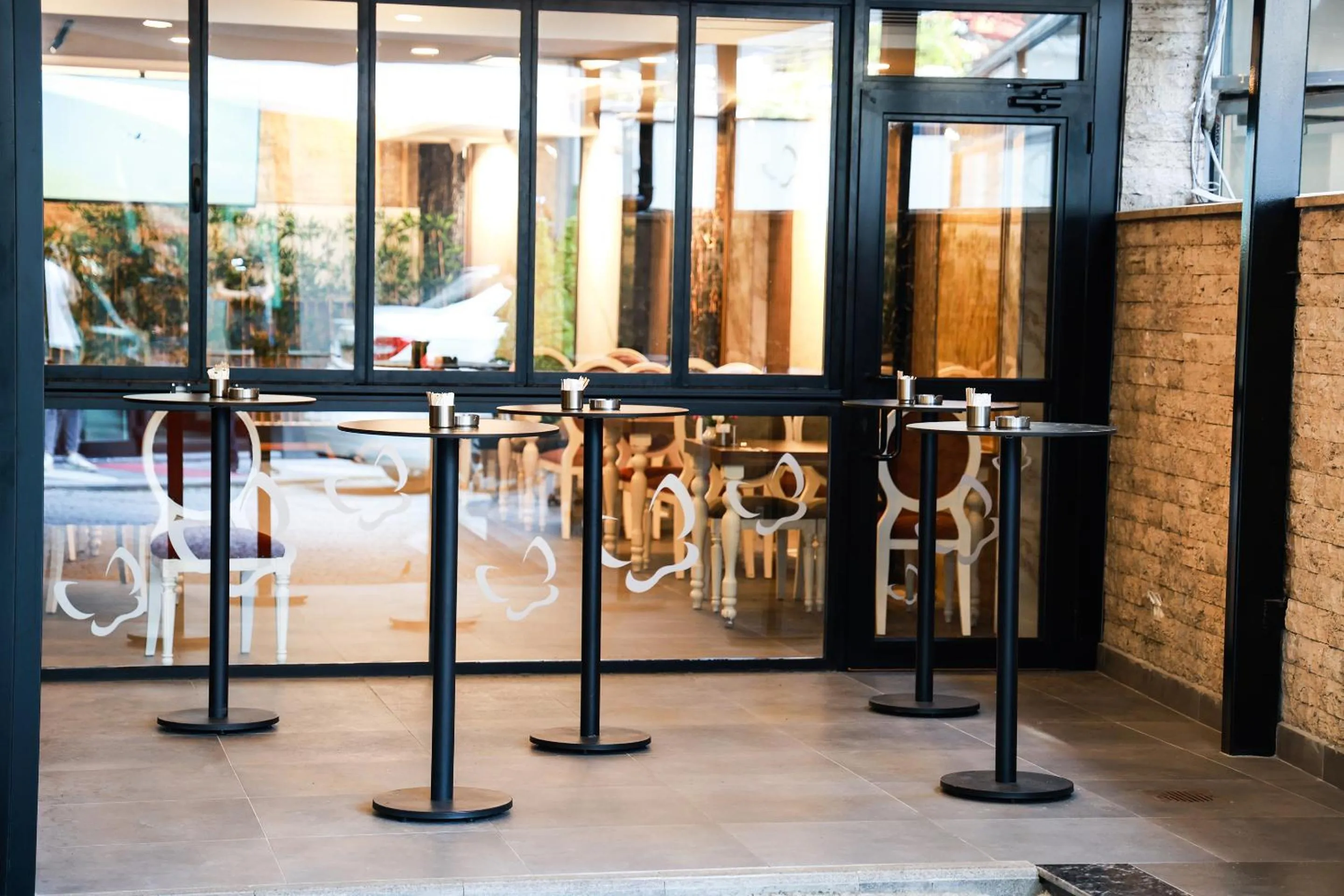 Restaurant/places to eat in Mia Berre Hotels