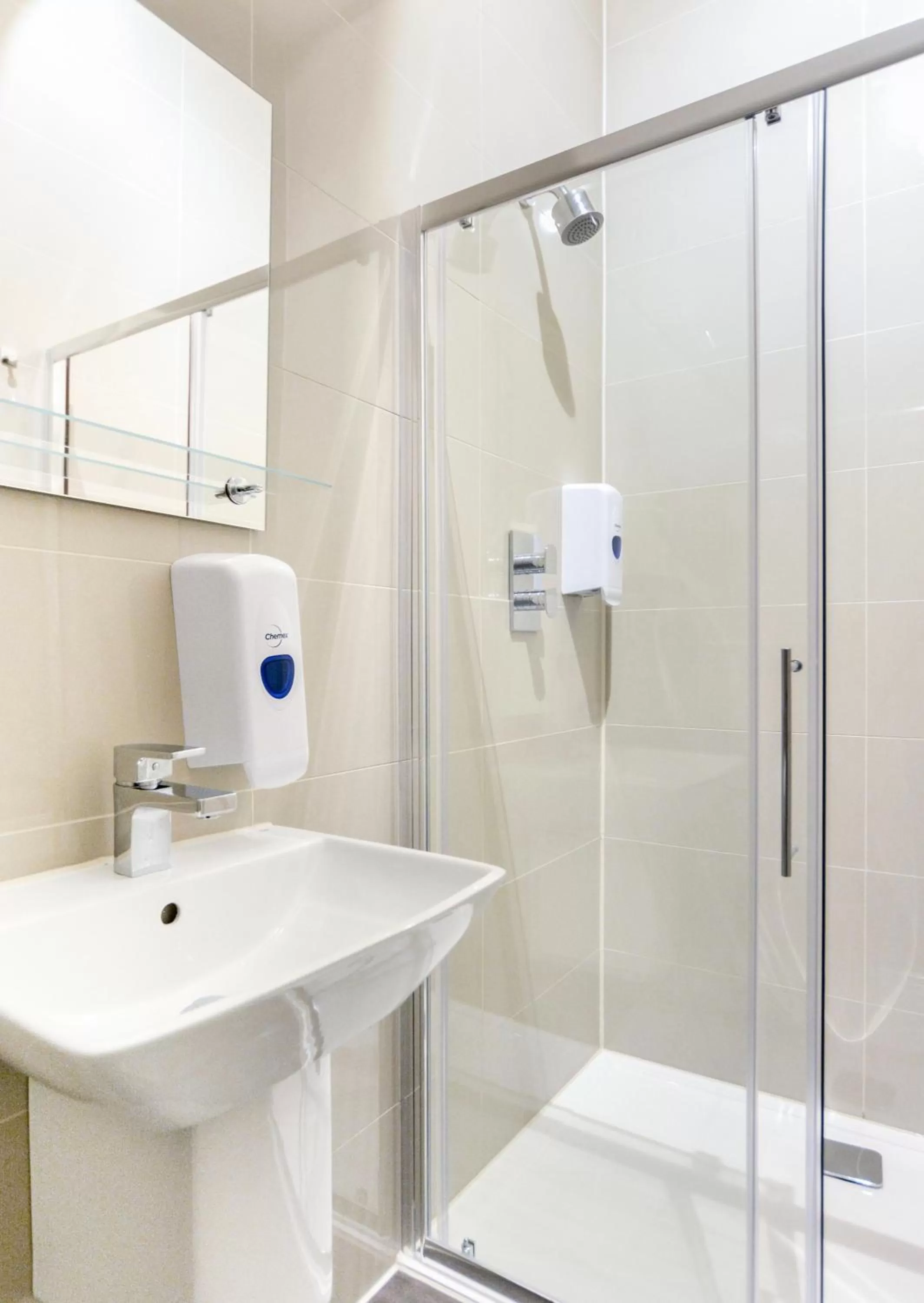 Bathroom in Green View Hotel Near Dartford