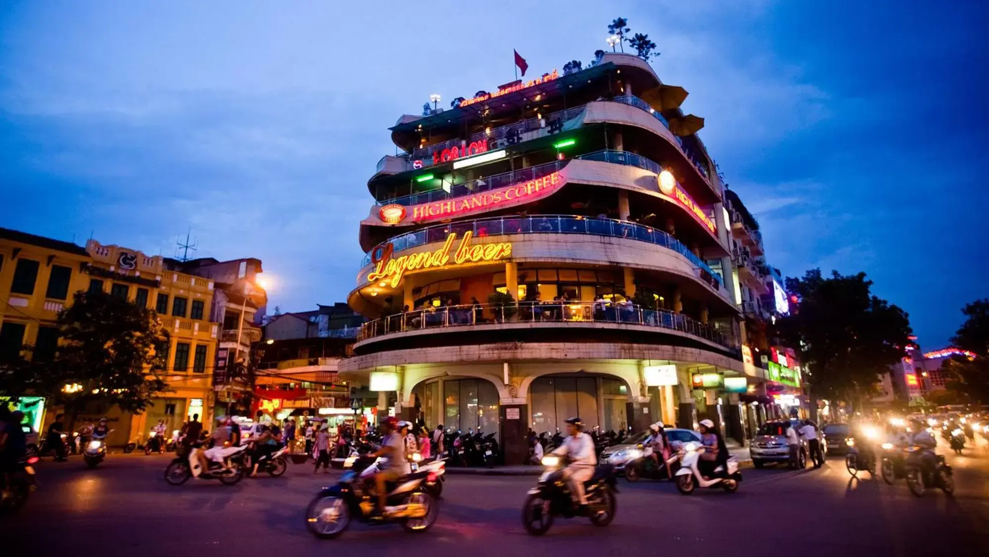 Restaurant/places to eat, Property Building in MayFlower Hotel- Central Old Quarter