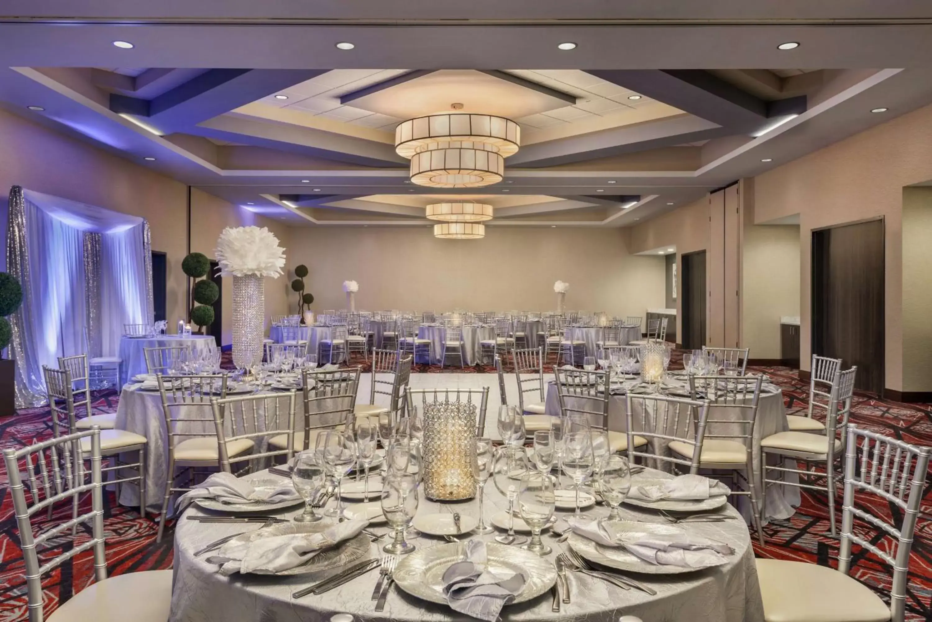 Dining area, Restaurant/Places to Eat in Embassy Suites By Hilton Noblesville Indianapolis Conv Ctr