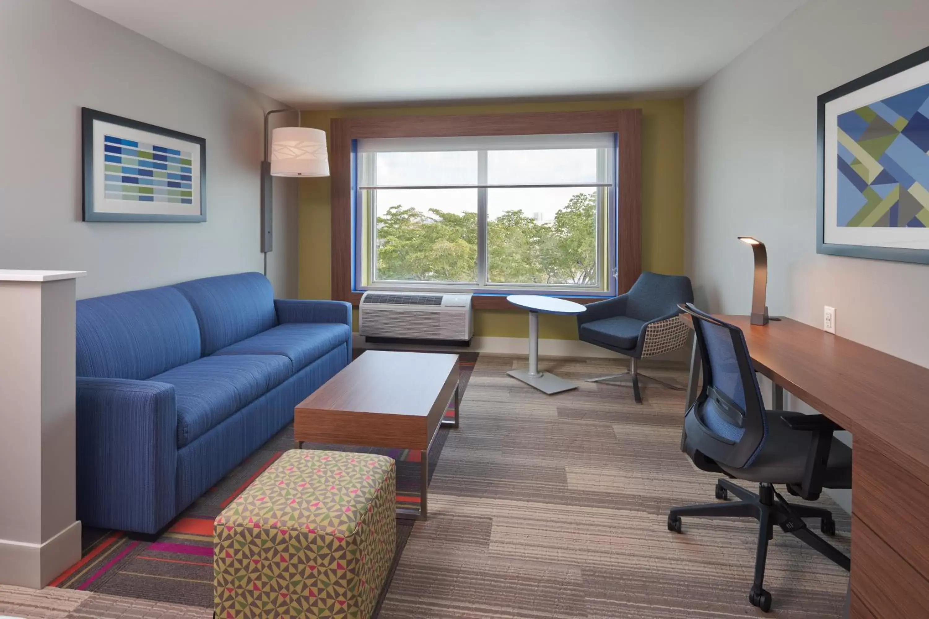 Photo of the whole room, Seating Area in Holiday Inn Express Doral Miami, an IHG Hotel